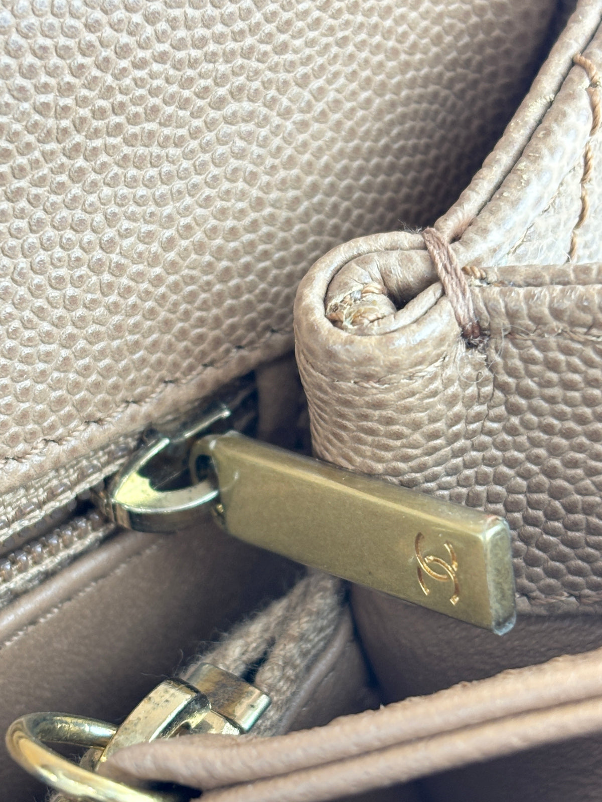 A92991 Coco Handle Medium 29cm in Brown Caviar with Lizard Handle GHW