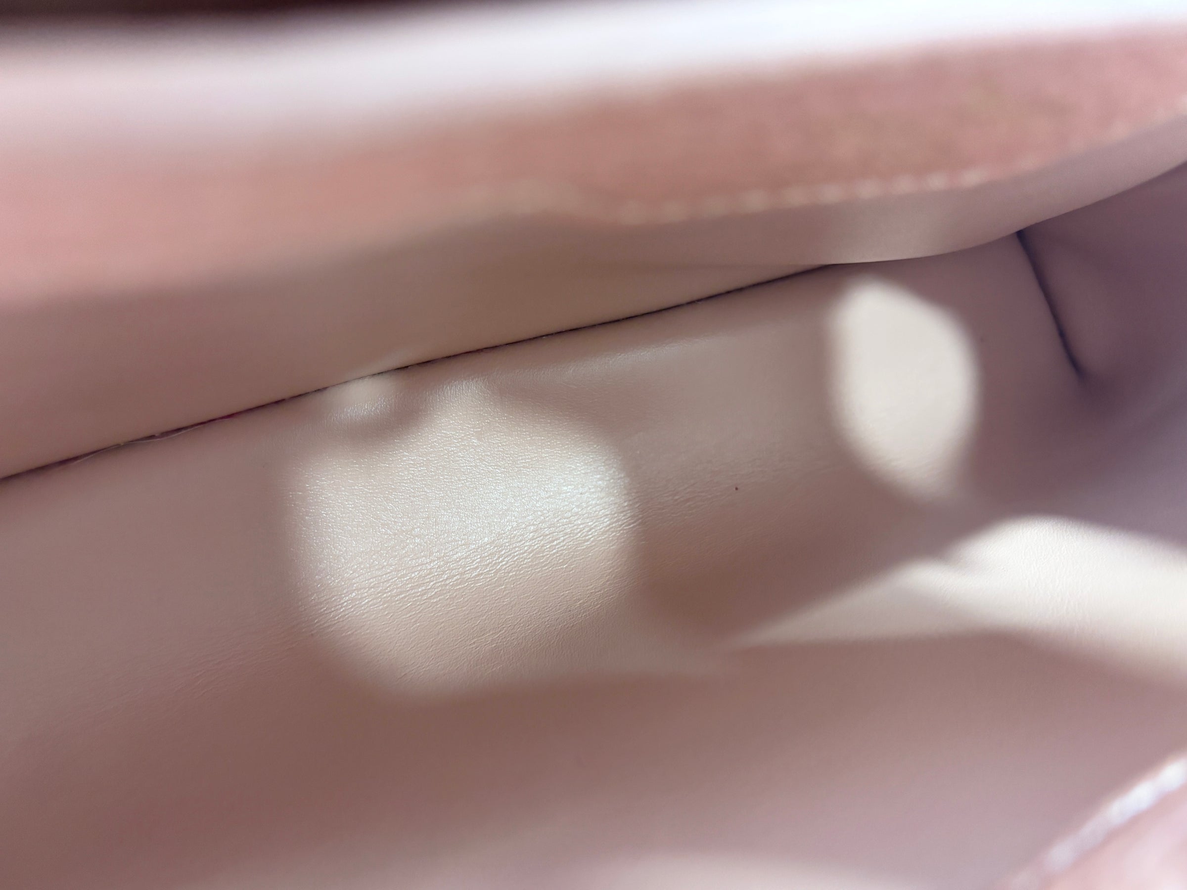 Capucines BB Metallic Taurillon Pearly Pink RGHW