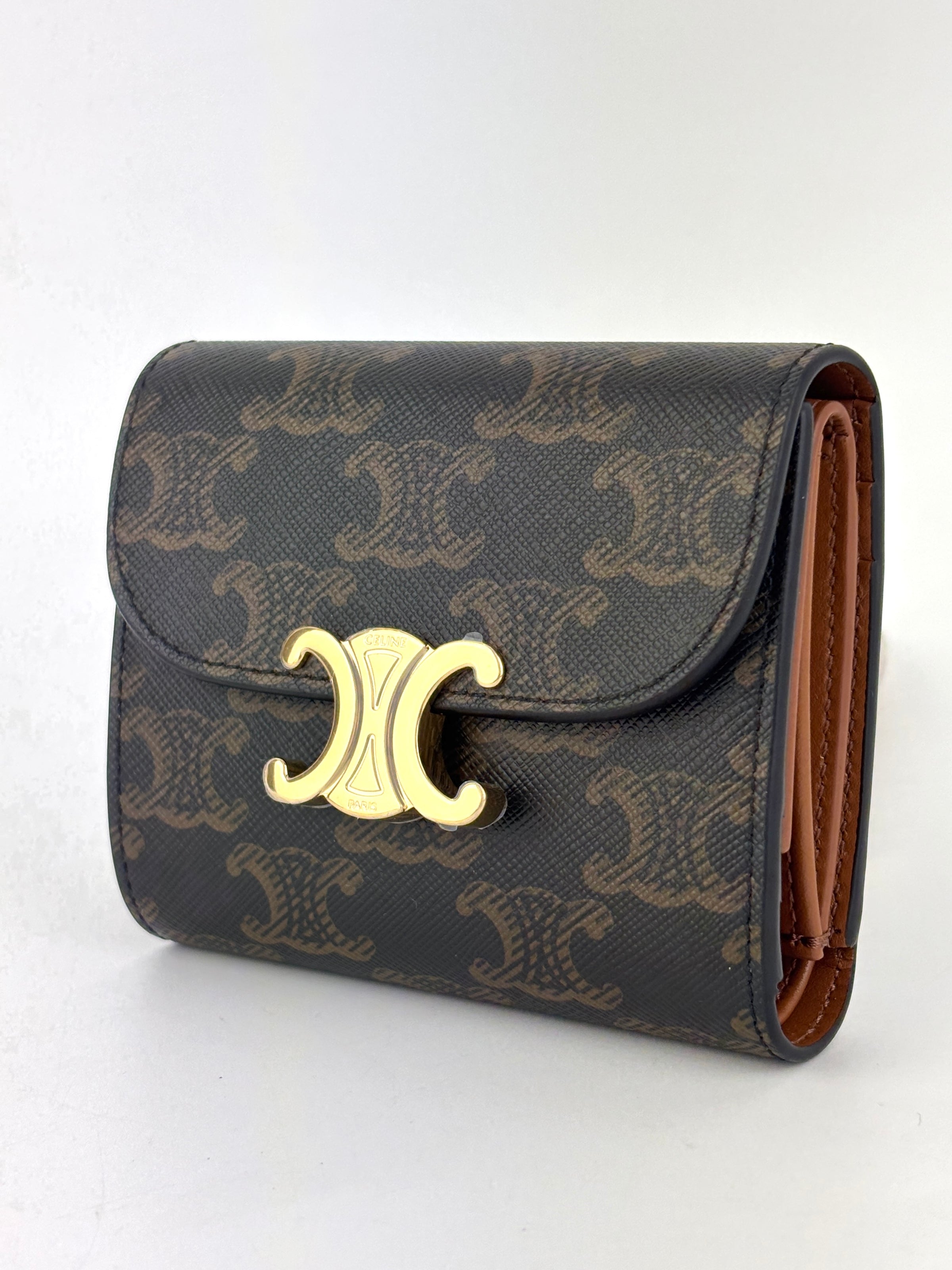 Small Flap Wallet Triomphe inTriomphe Canvas - Glampot