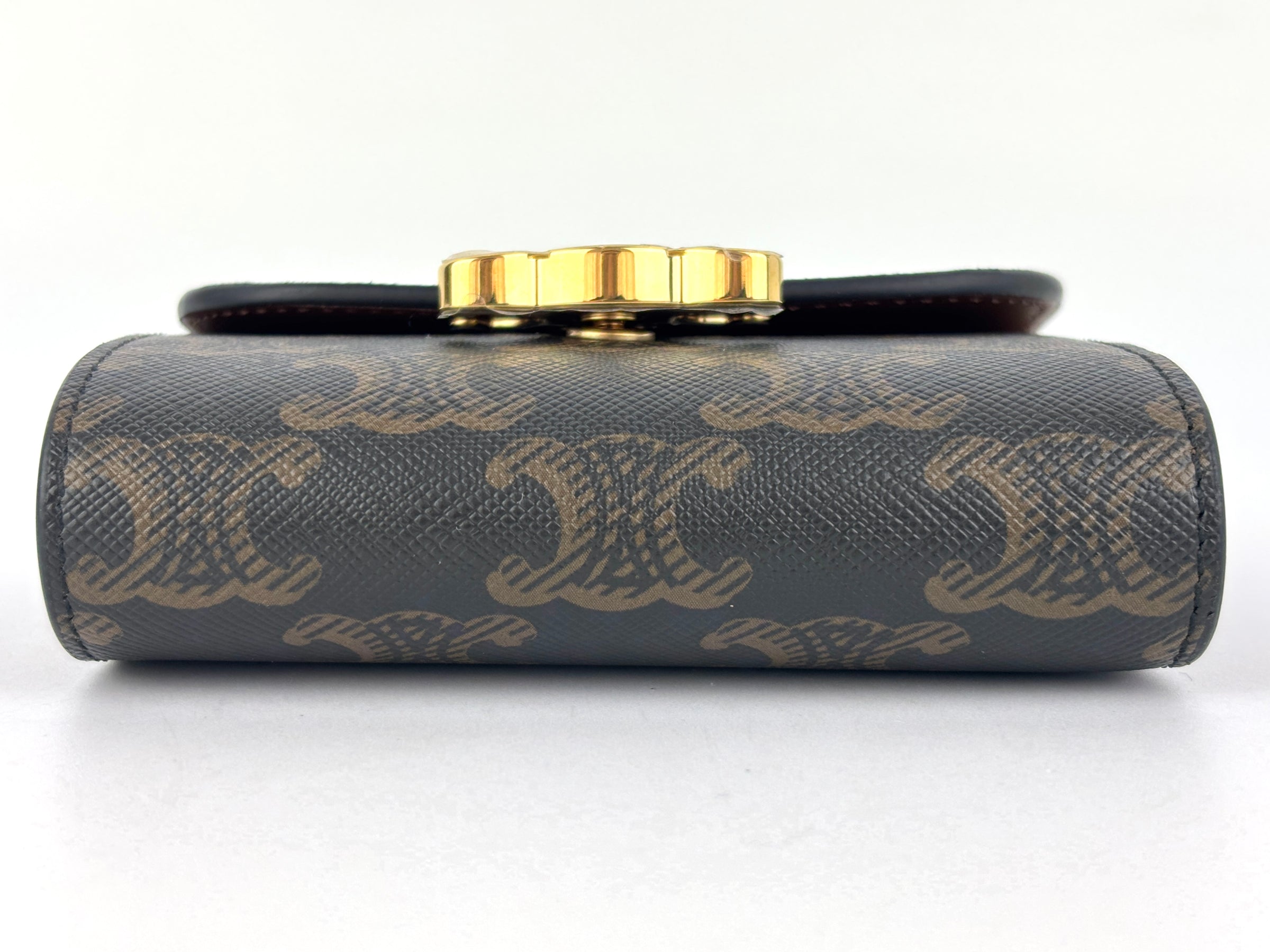 Small Flap Wallet Triomphe inTriomphe Canvas - Glampot