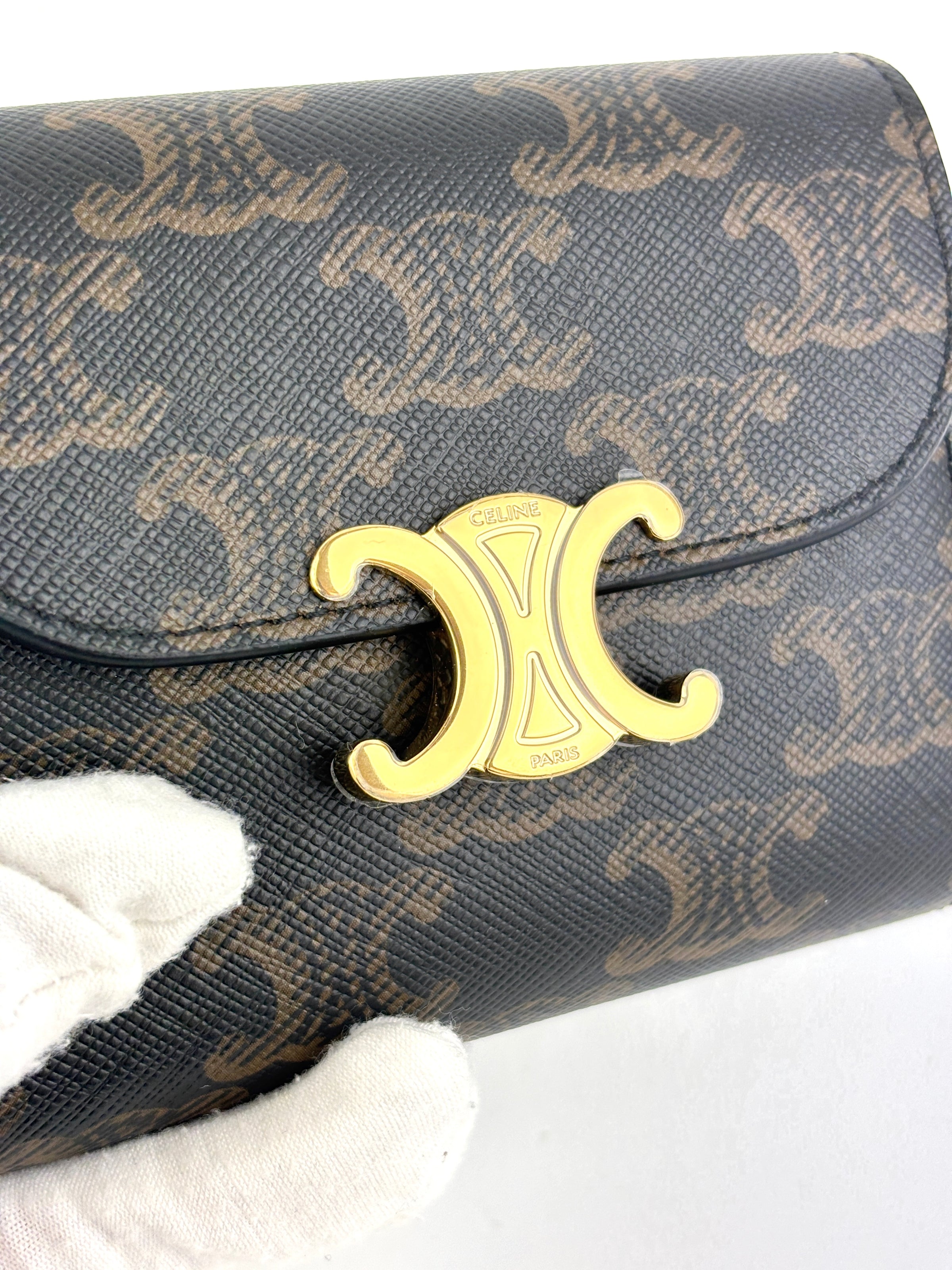 Small Flap Wallet Triomphe inTriomphe Canvas - Glampot