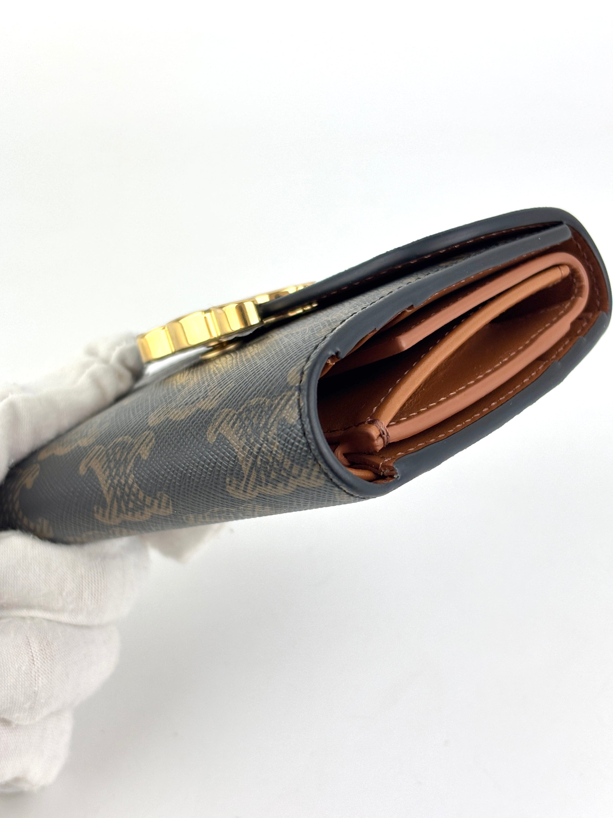 Small Flap Wallet Triomphe inTriomphe Canvas - Glampot
