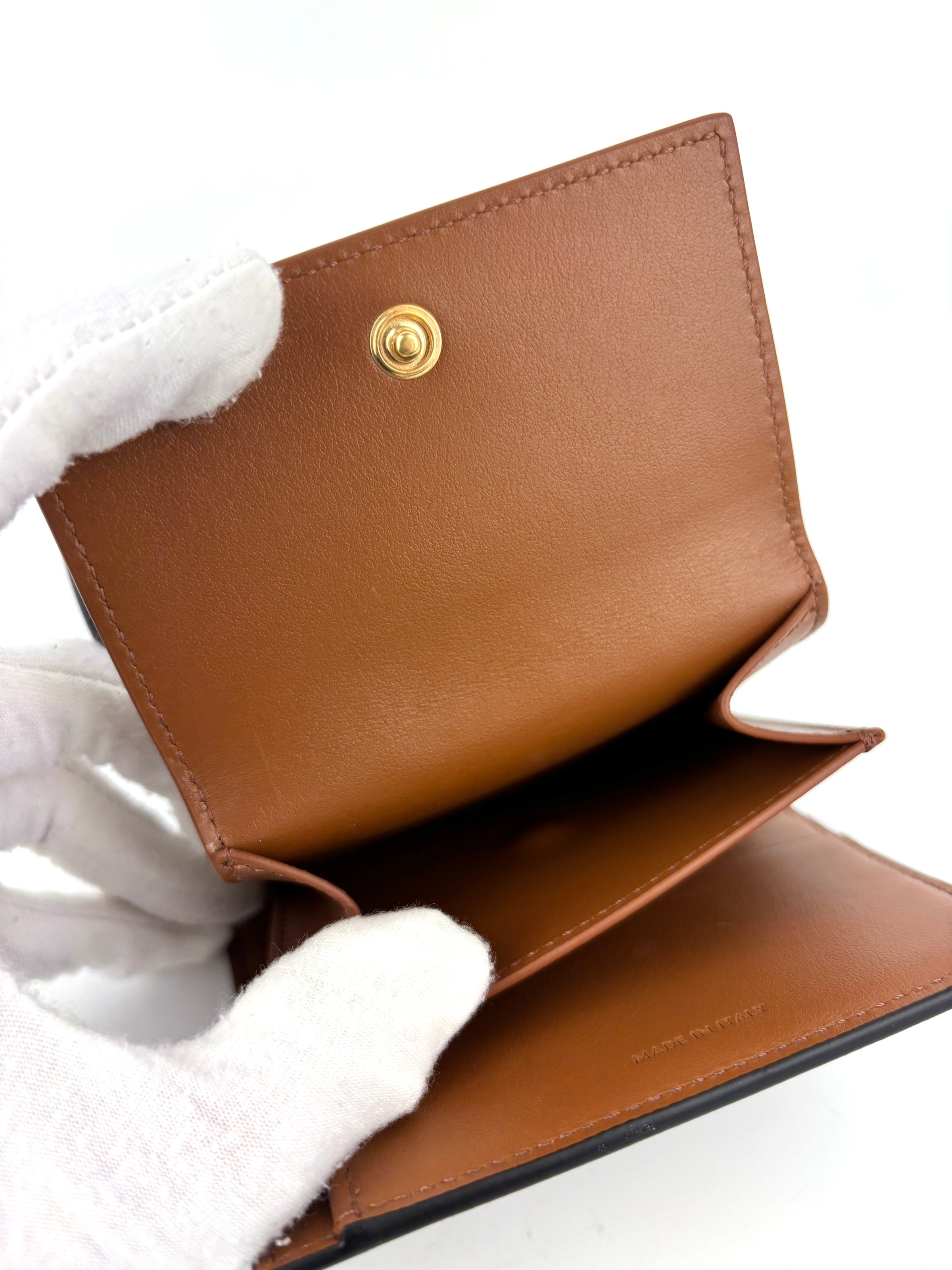 Small Flap Wallet Triomphe inTriomphe Canvas - Glampot