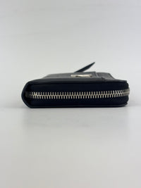 M62622 Lockme Zippy Wallet Black