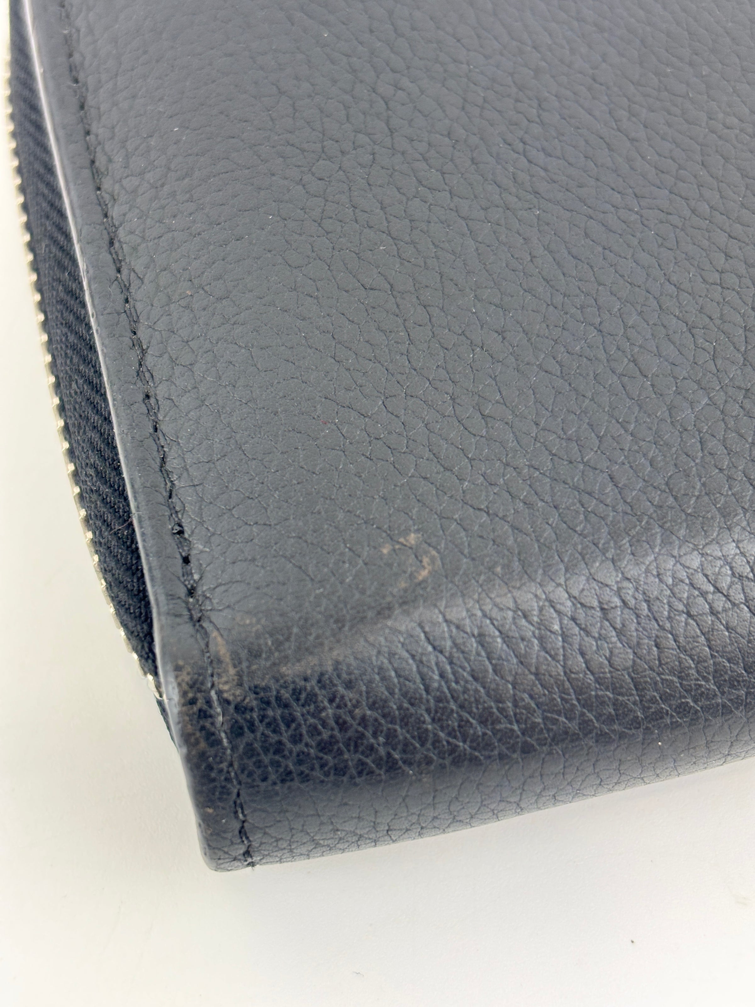 M62622 Lockme Zippy Wallet Black
