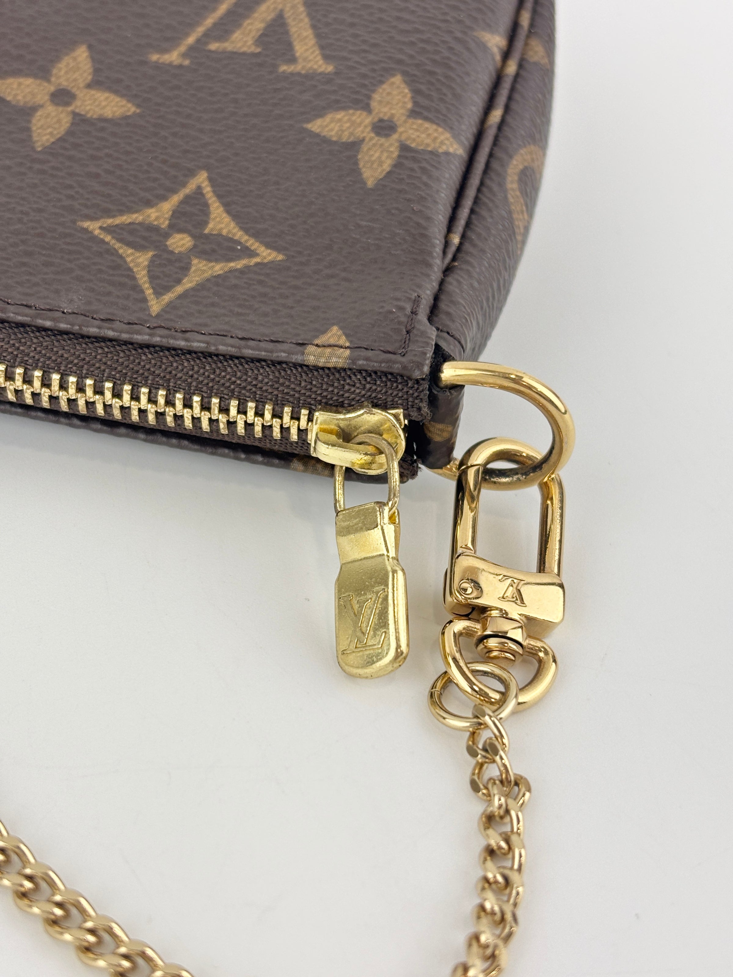 M58009 Mini Pochette Accessoires Monogram Canvas