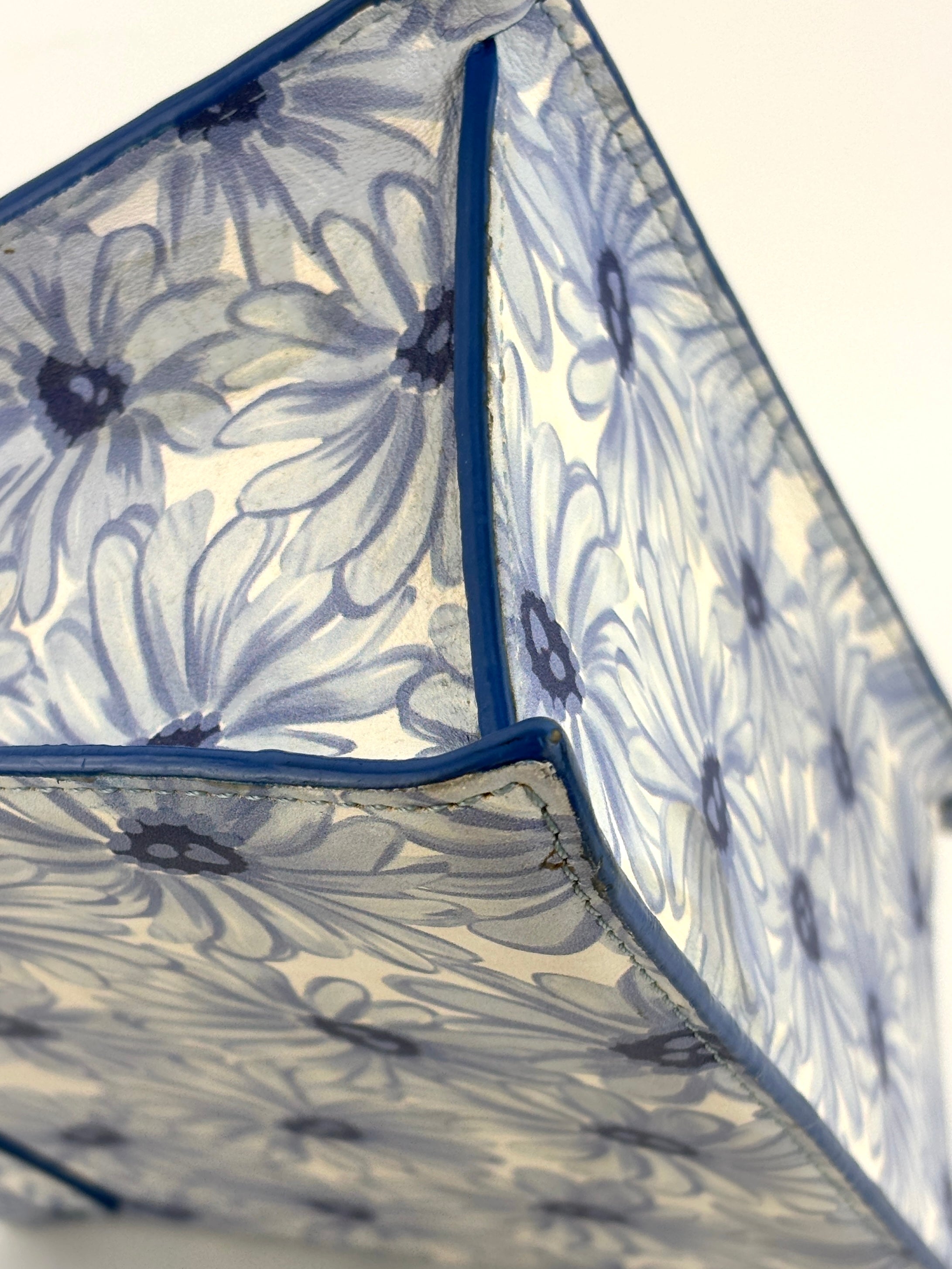 Le Grand Chiquito Bag In Print Blue Flowers