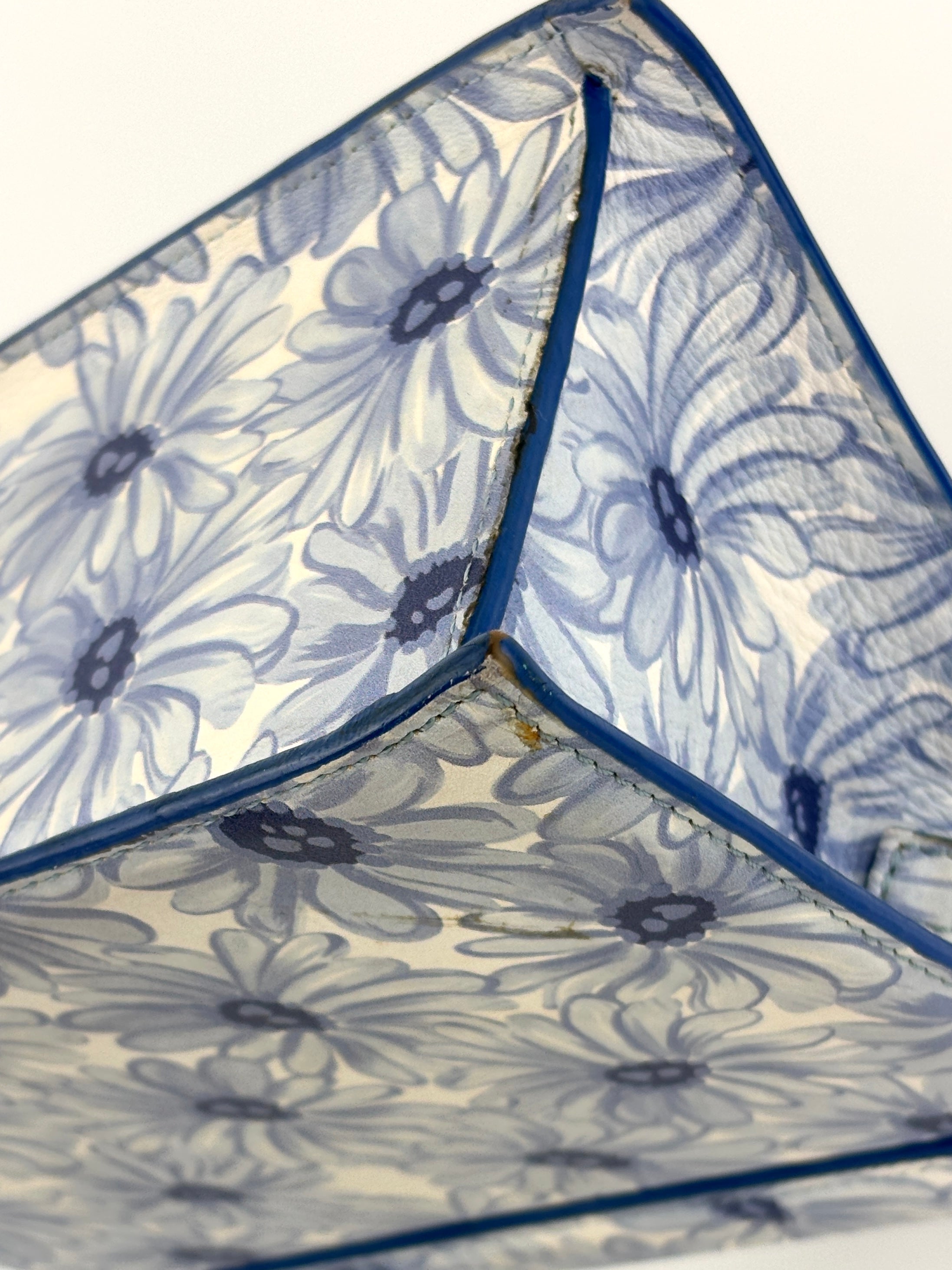 Le Grand Chiquito Bag In Print Blue Flowers