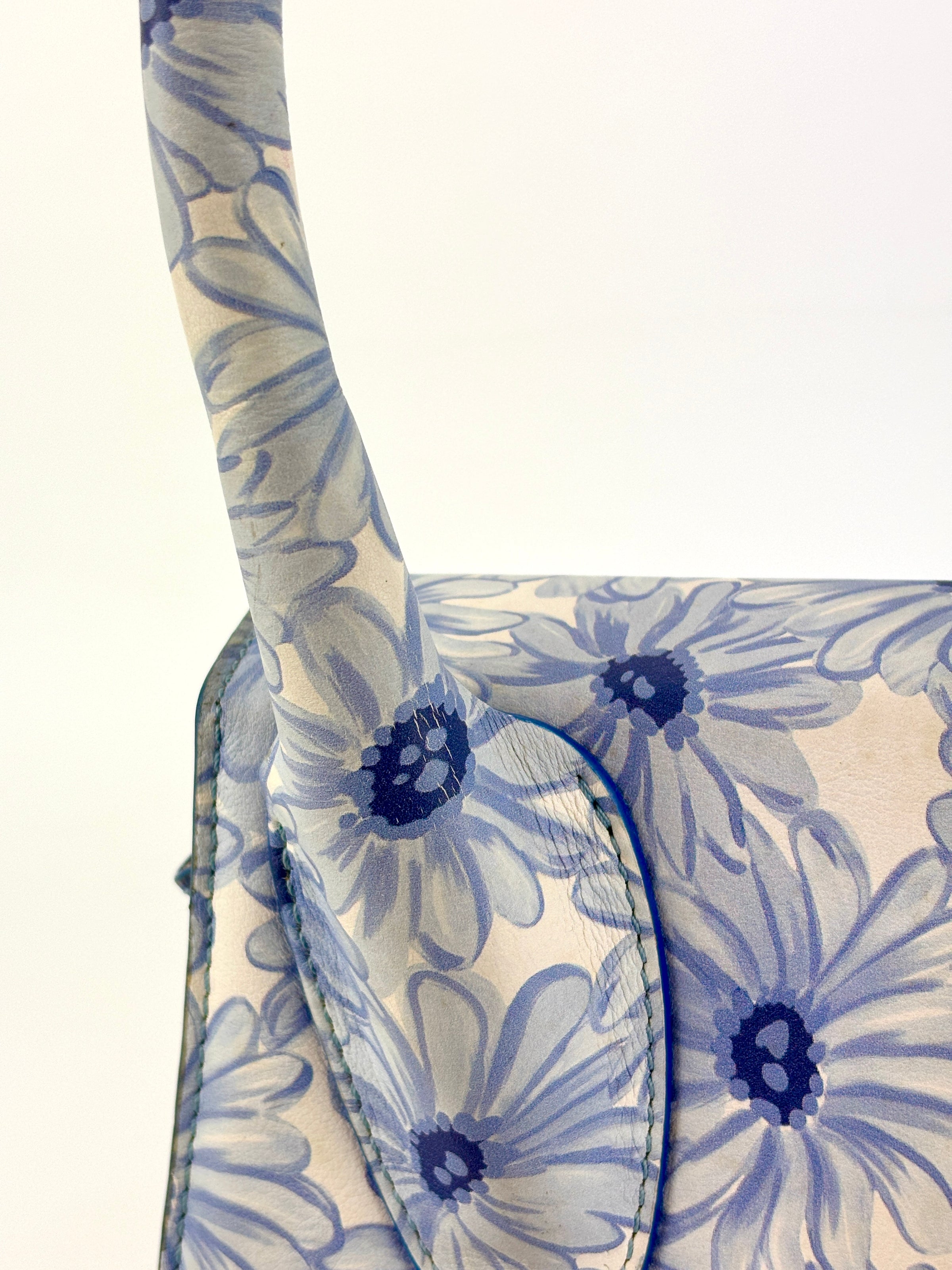 Le Grand Chiquito Bag In Print Blue Flowers