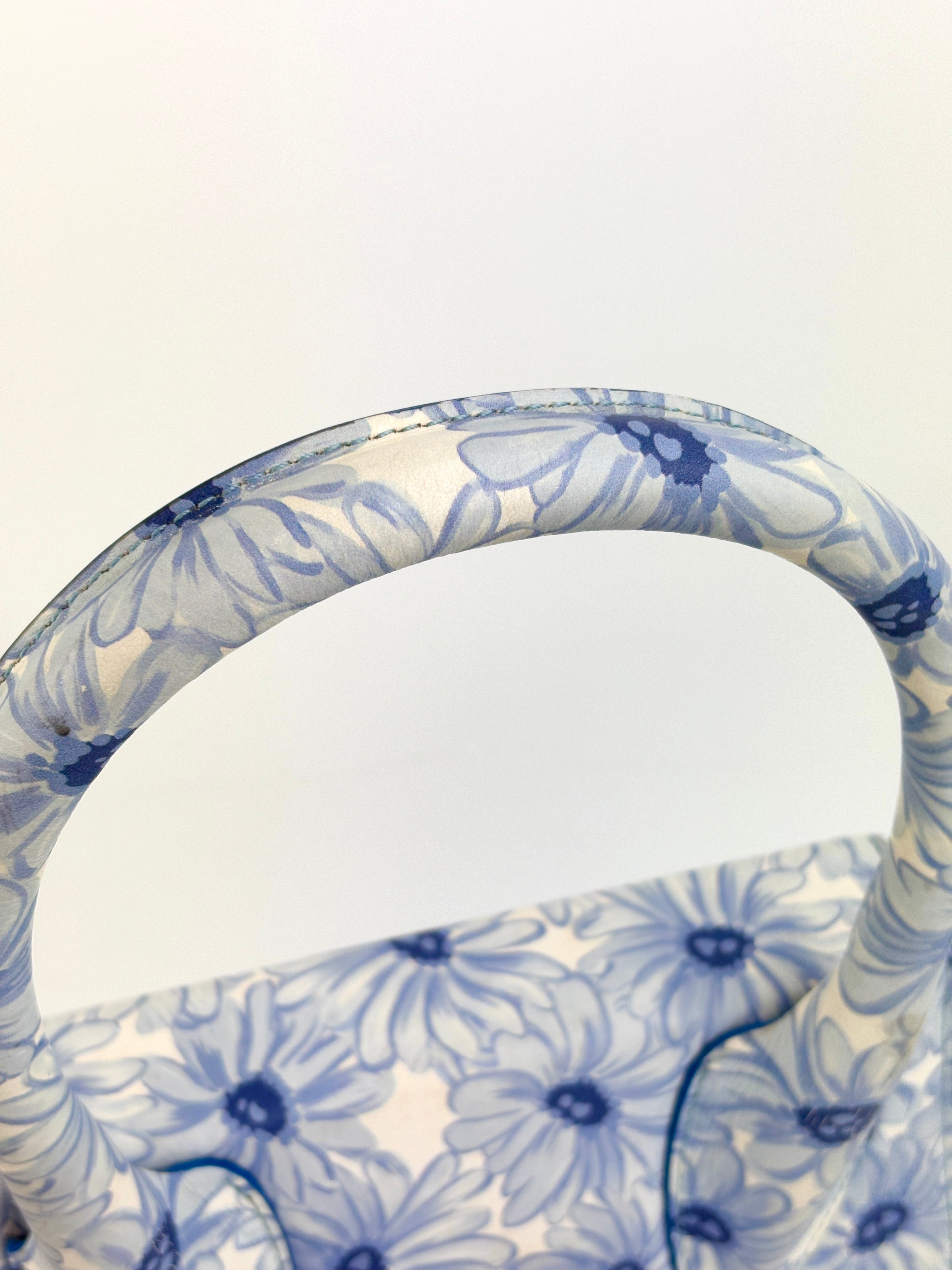 Le Grand Chiquito Bag In Print Blue Flowers