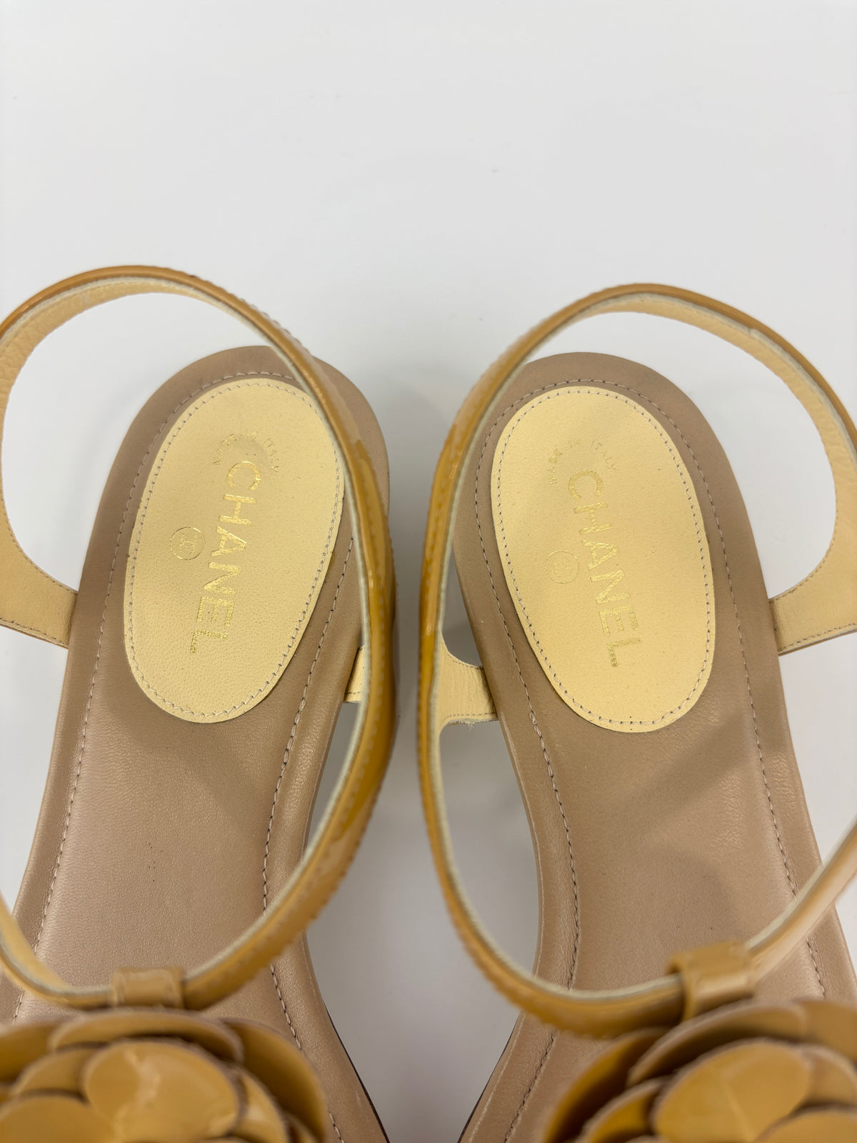 Beige Patent Leather Camellia Flower T-Strap Thong Sandals Size 37C