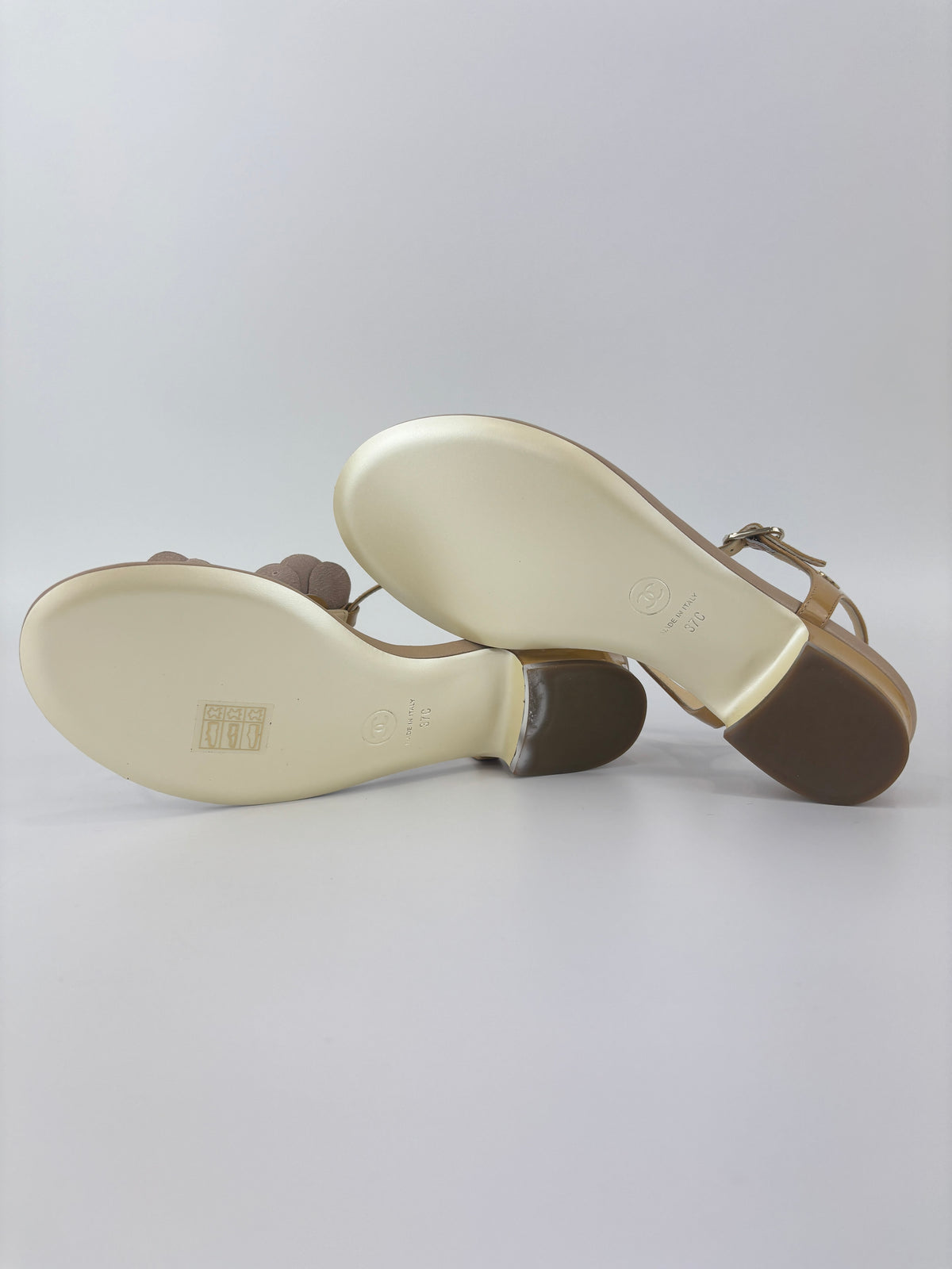 Beige Patent Leather Camellia Flower T-Strap Thong Sandals Size 37C