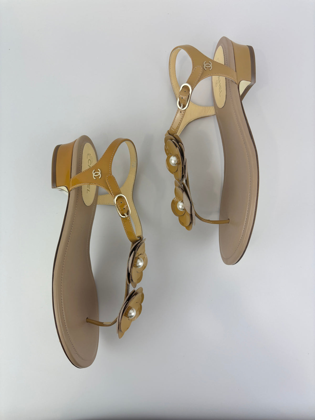 Beige Patent Leather Camellia Flower T-Strap Thong Sandals Size 37C