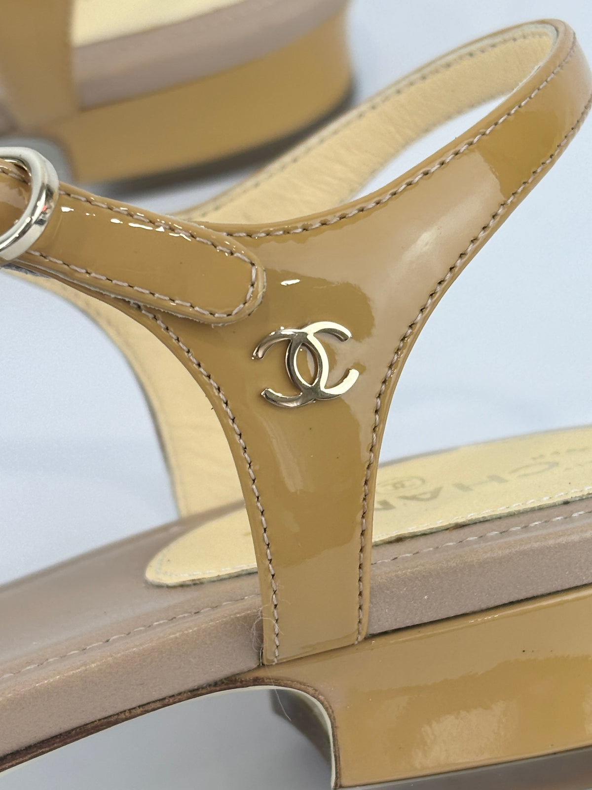 Beige Patent Leather Camellia Flower T-Strap Thong Sandals Size 37C