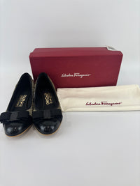 Vara Bow Accent Pumps Gold & Black Metallic Fabric Black Patent Leather Size 6D
