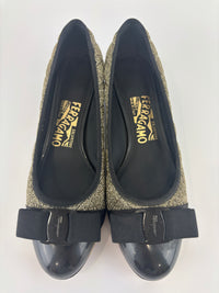 Vara Bow Accent Pumps Gold & Black Metallic Fabric Black Patent Leather Size 6D