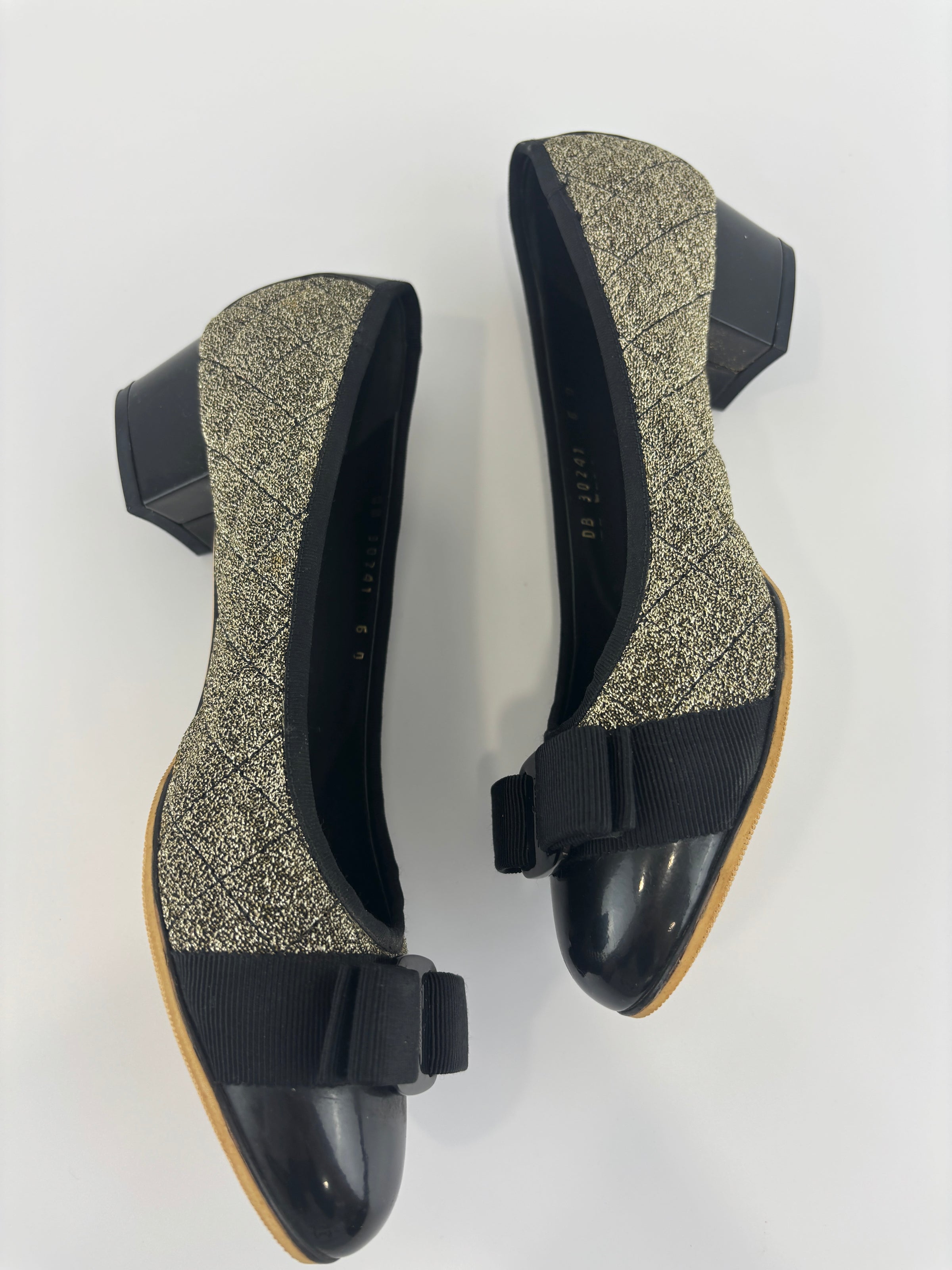 Vara Bow Accent Pumps Gold & Black Metallic Fabric Black Patent Leather Size 6D