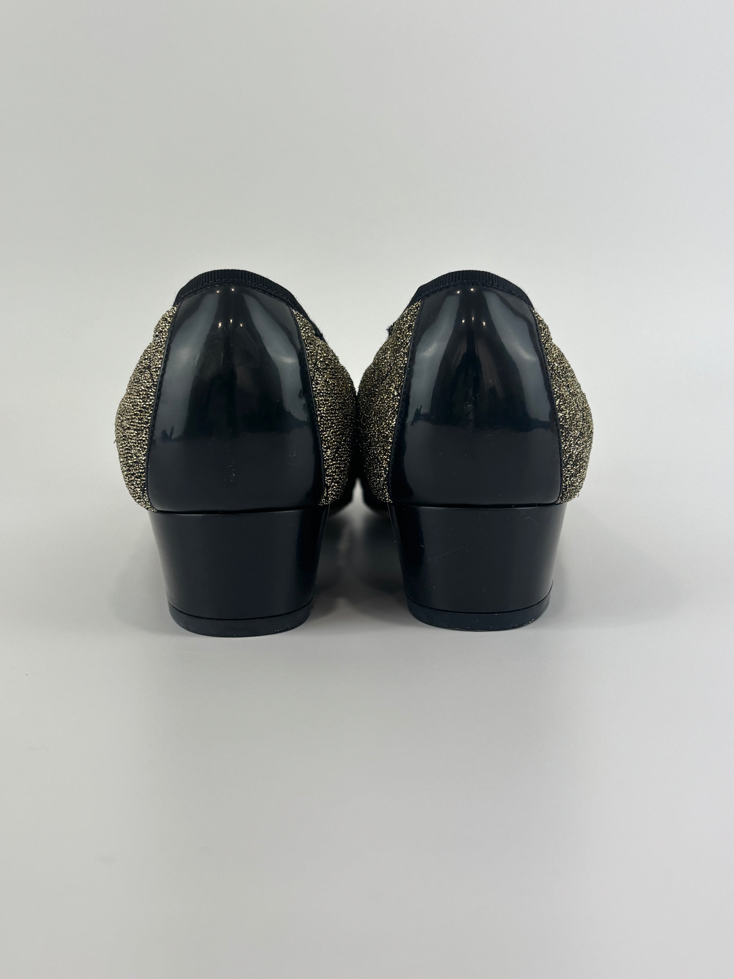 Vara Bow Accent Pumps Gold & Black Metallic Fabric Black Patent Leather Size 6D