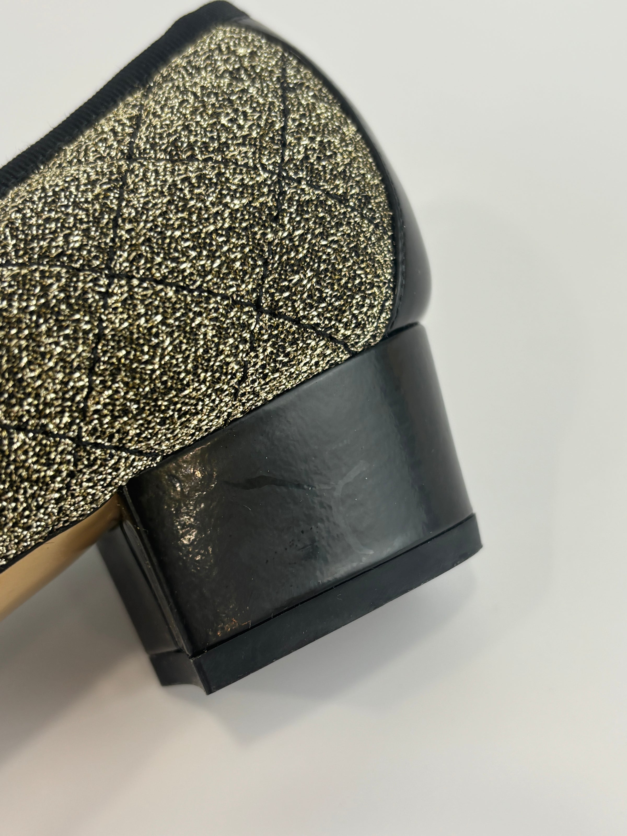 Vara Bow Accent Pumps Gold & Black Metallic Fabric Black Patent Leather Size 6D