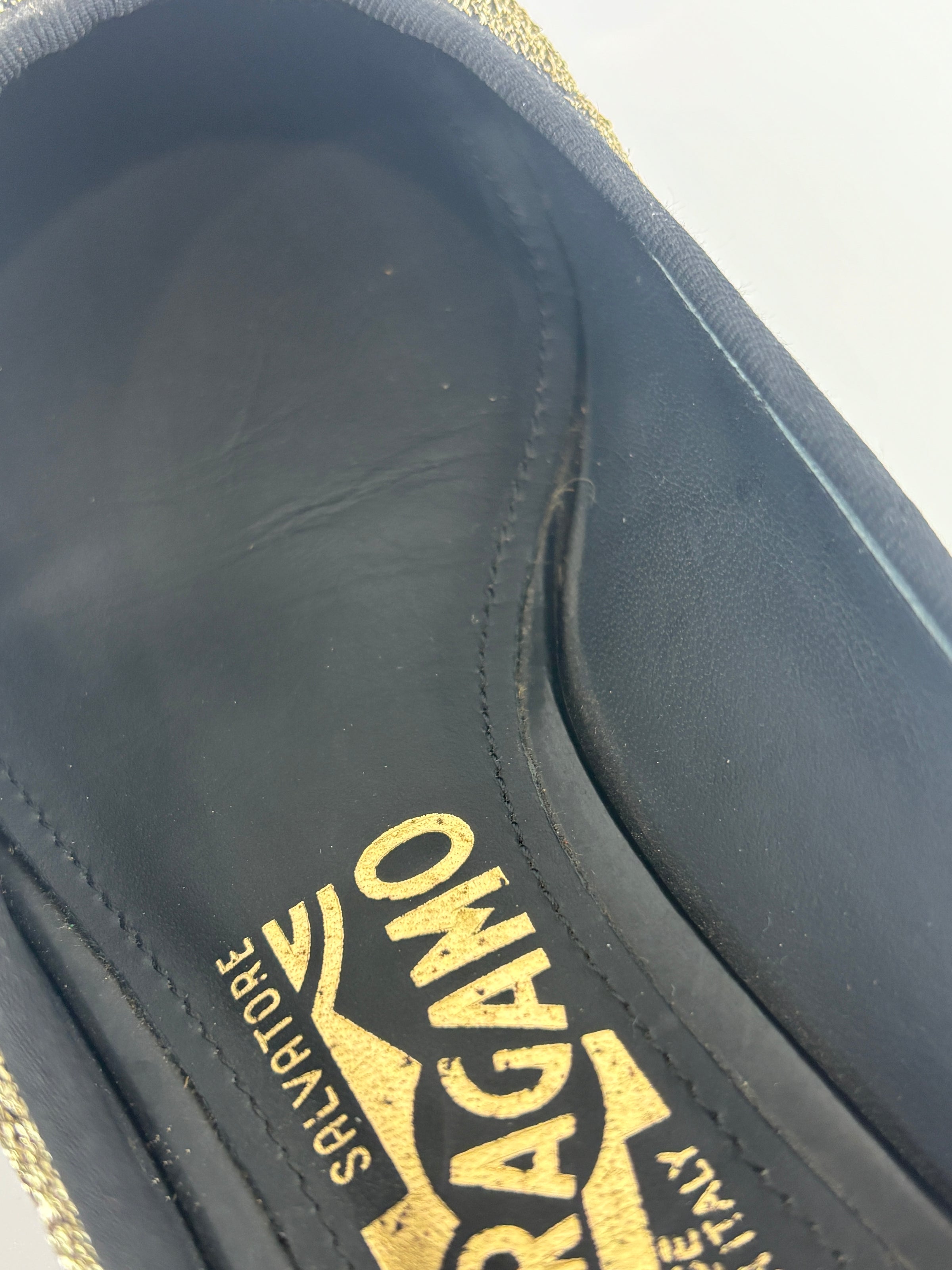 Vara Bow Accent Pumps Gold & Black Metallic Fabric Black Patent Leather Size 6D