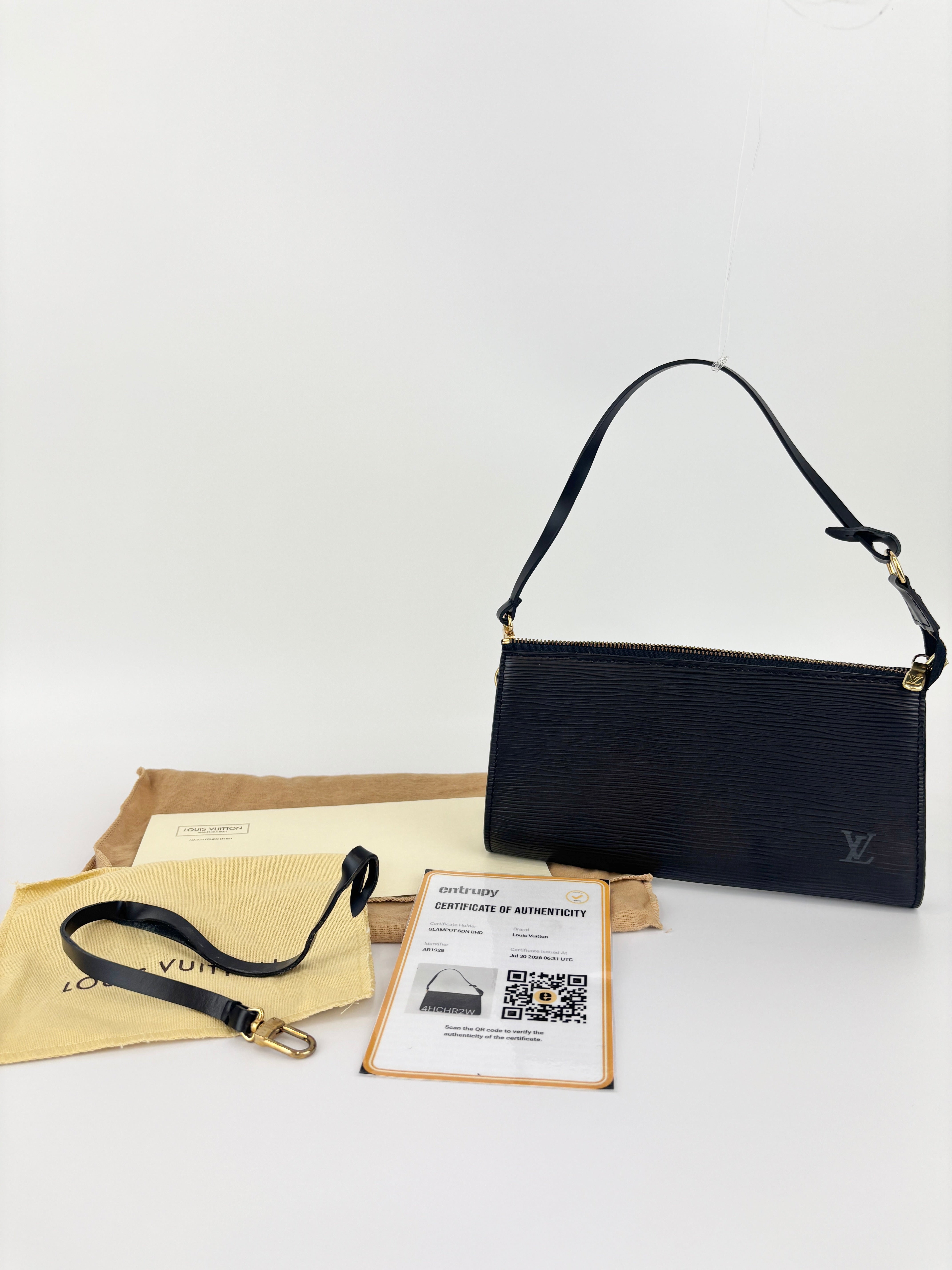 バッグ Louis Vuitton Epi Pochette Accessoires Louis Vuitton Epi Leather Pochette Accessoires Black – Glampot
