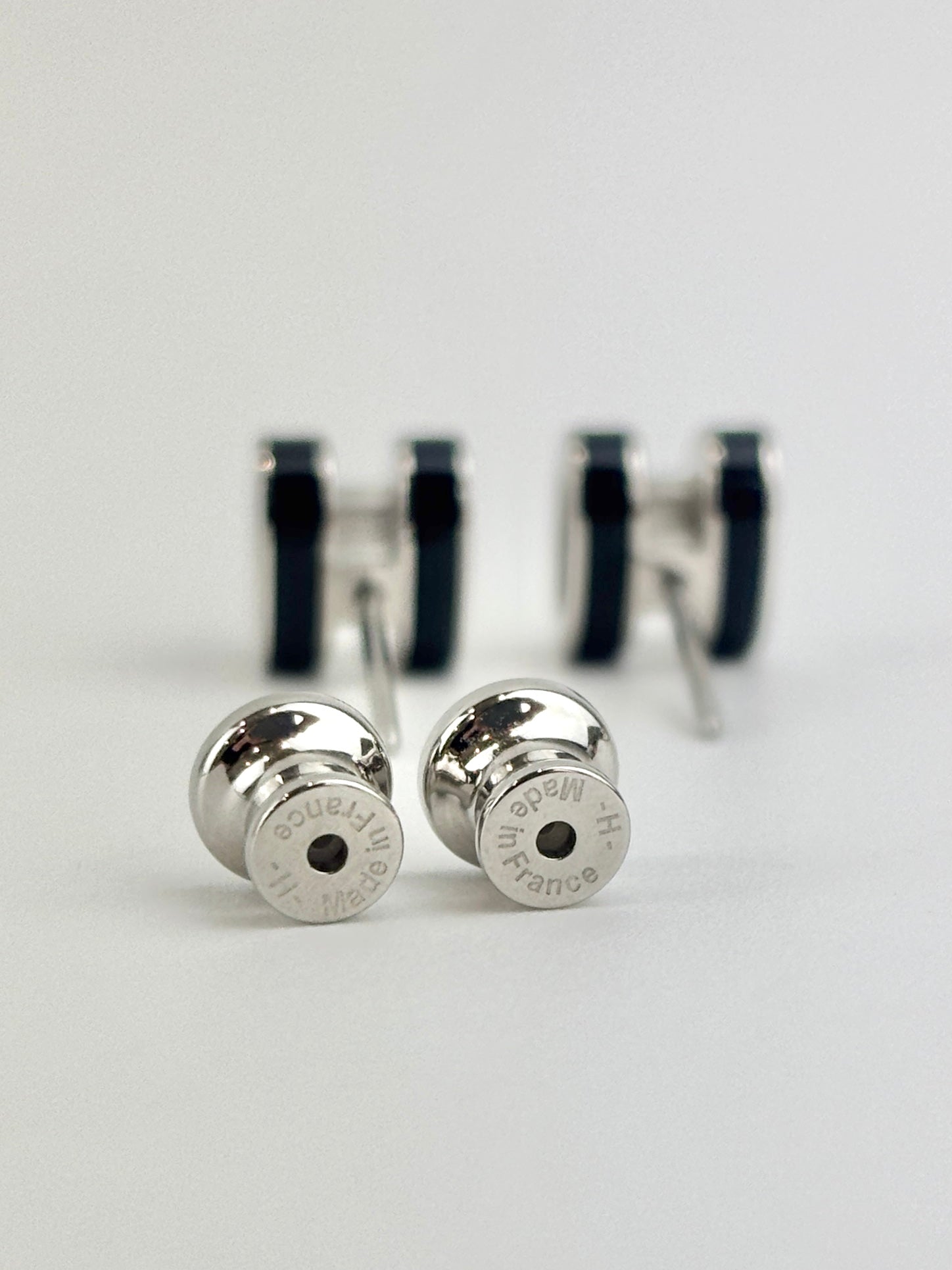 Pop H Earrings Black SHW