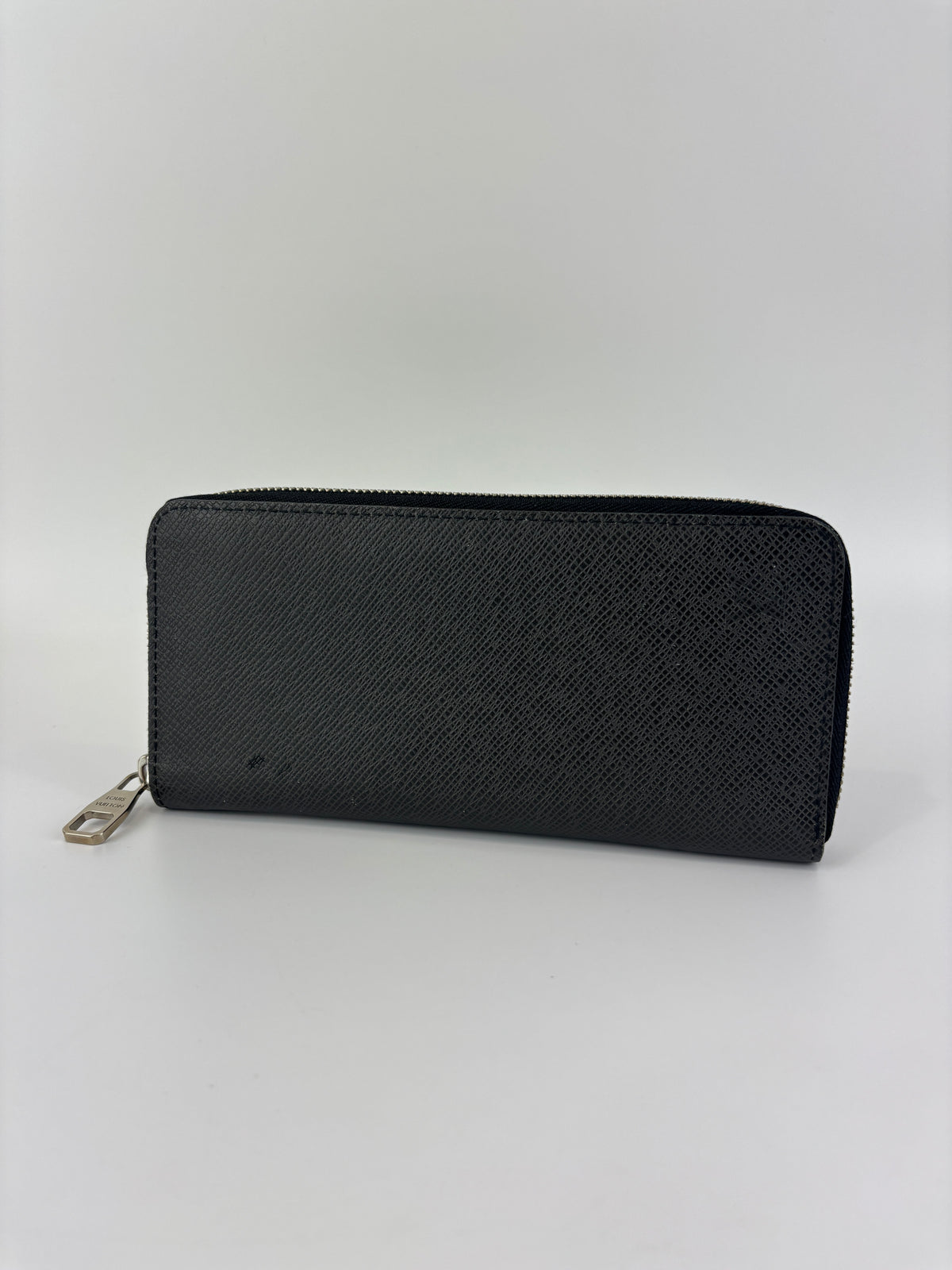 Ardoise Taiga Leather Vertical Zippy Wallet in Dark Grey