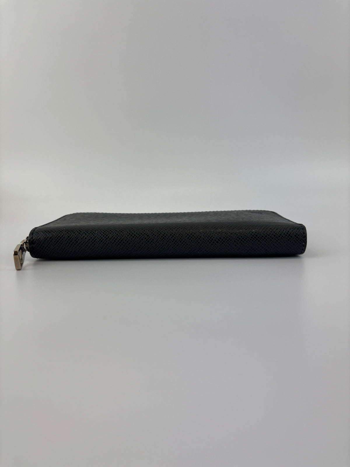 Ardoise Taiga Leather Vertical Zippy Wallet in Dark Grey
