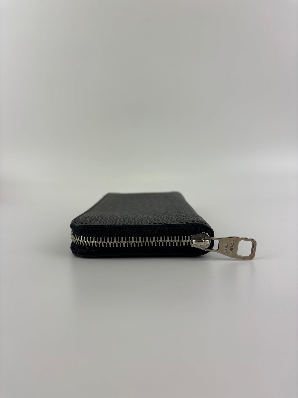 Ardoise Taiga Leather Vertical Zippy Wallet in Dark Grey