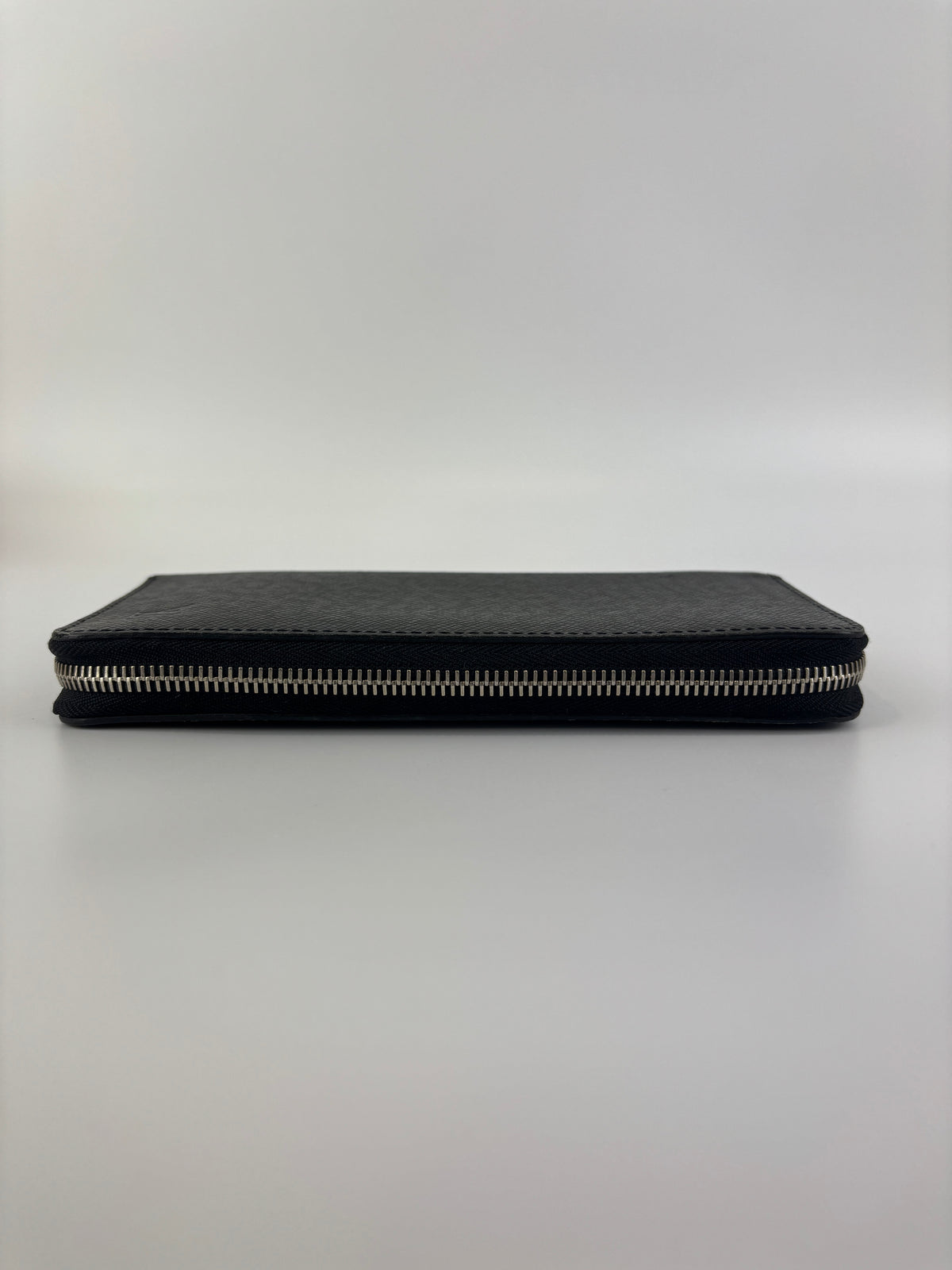 Ardoise Taiga Leather Vertical Zippy Wallet in Dark Grey