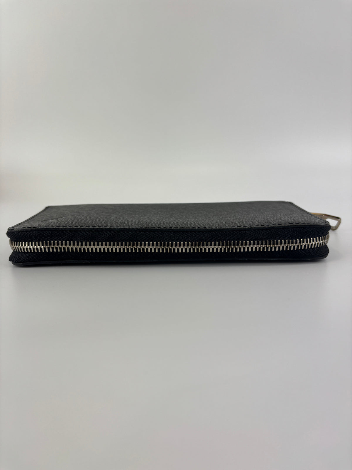 Ardoise Taiga Leather Vertical Zippy Wallet in Dark Grey