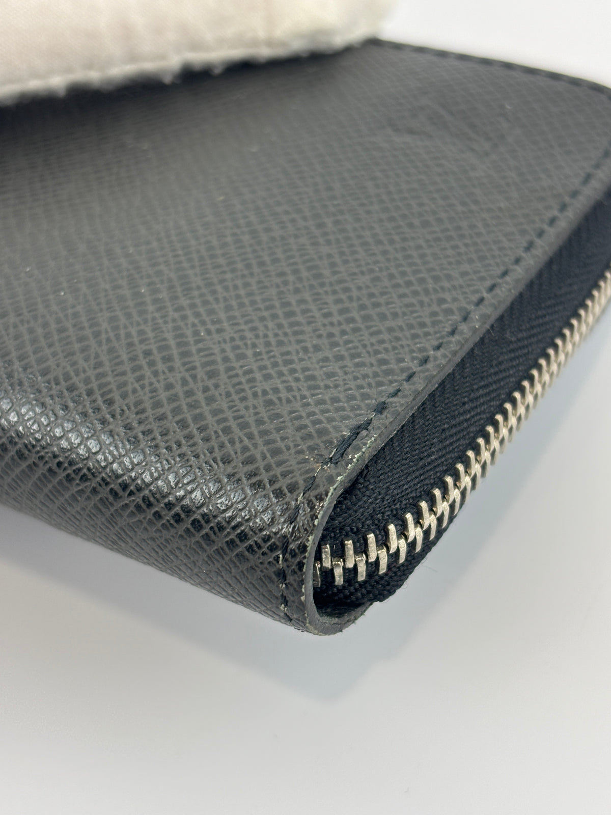 Ardoise Taiga Leather Vertical Zippy Wallet in Dark Grey