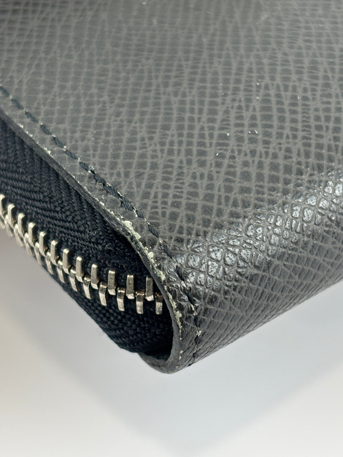 Ardoise Taiga Leather Vertical Zippy Wallet in Dark Grey