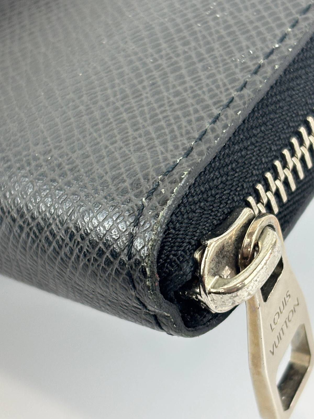 Ardoise Taiga Leather Vertical Zippy Wallet in Dark Grey