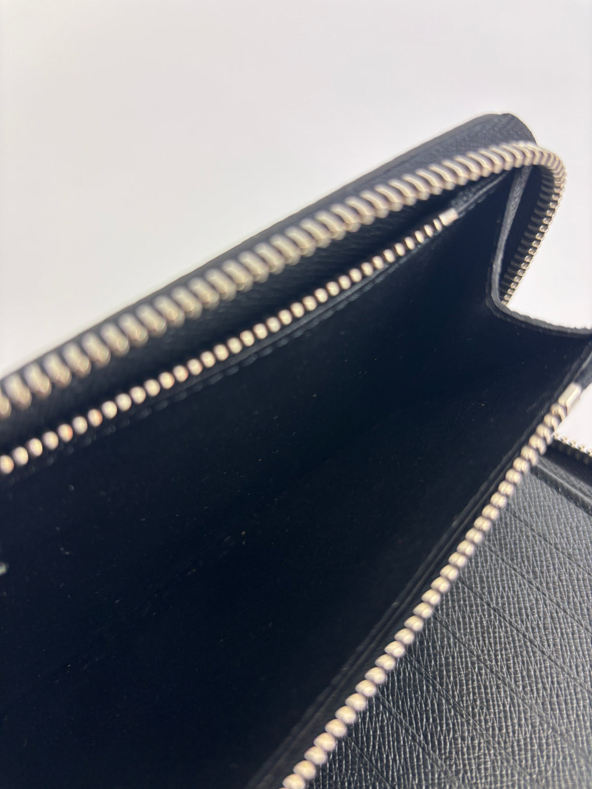 Ardoise Taiga Leather Vertical Zippy Wallet in Dark Grey
