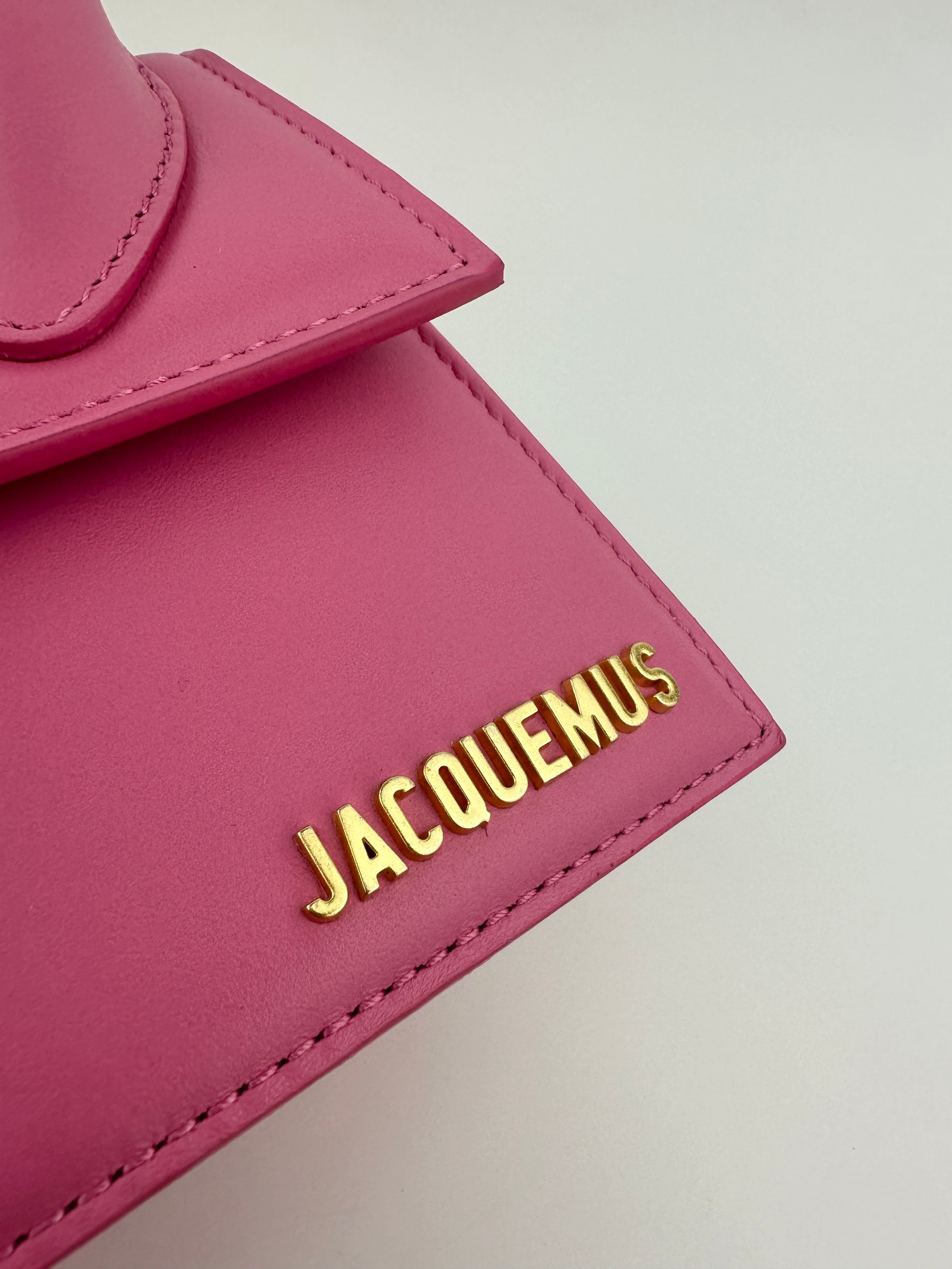 Le Chiquito Moyen Neon Pink Bag