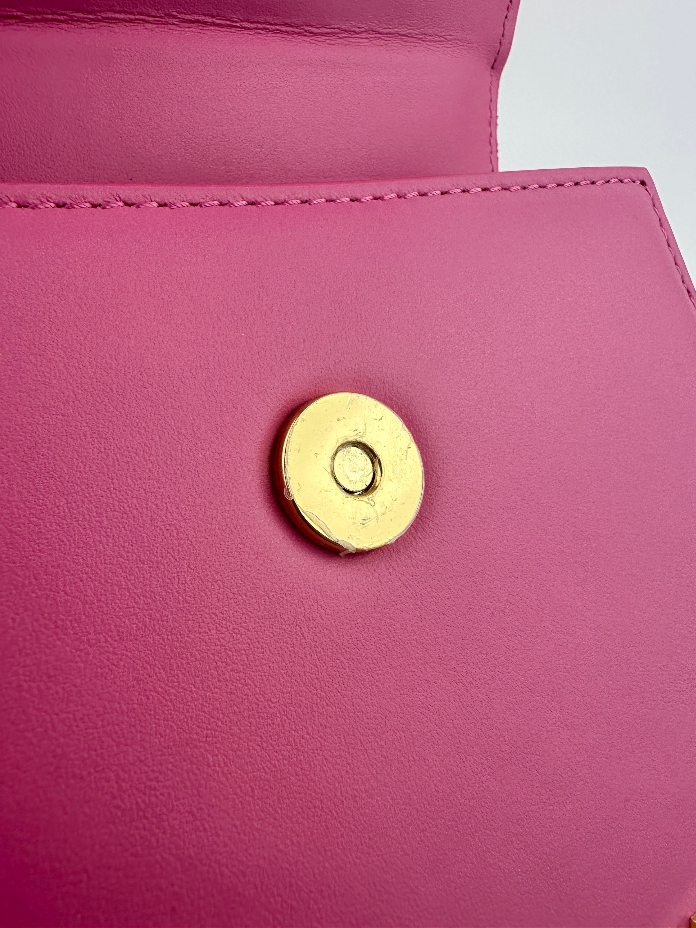 Le Chiquito Moyen Neon Pink Bag