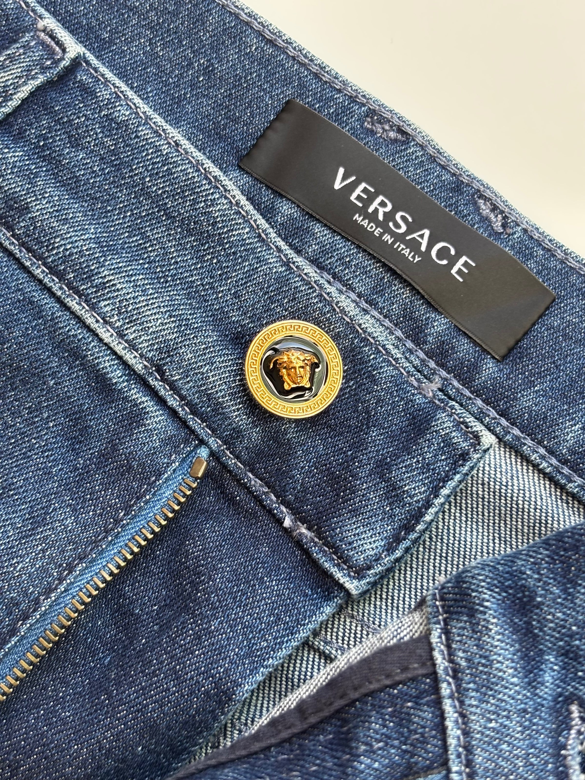 Man's Blue Denim Jeans With Medusa Detail 1006078 | Size 36 | 190/104B - Glampot