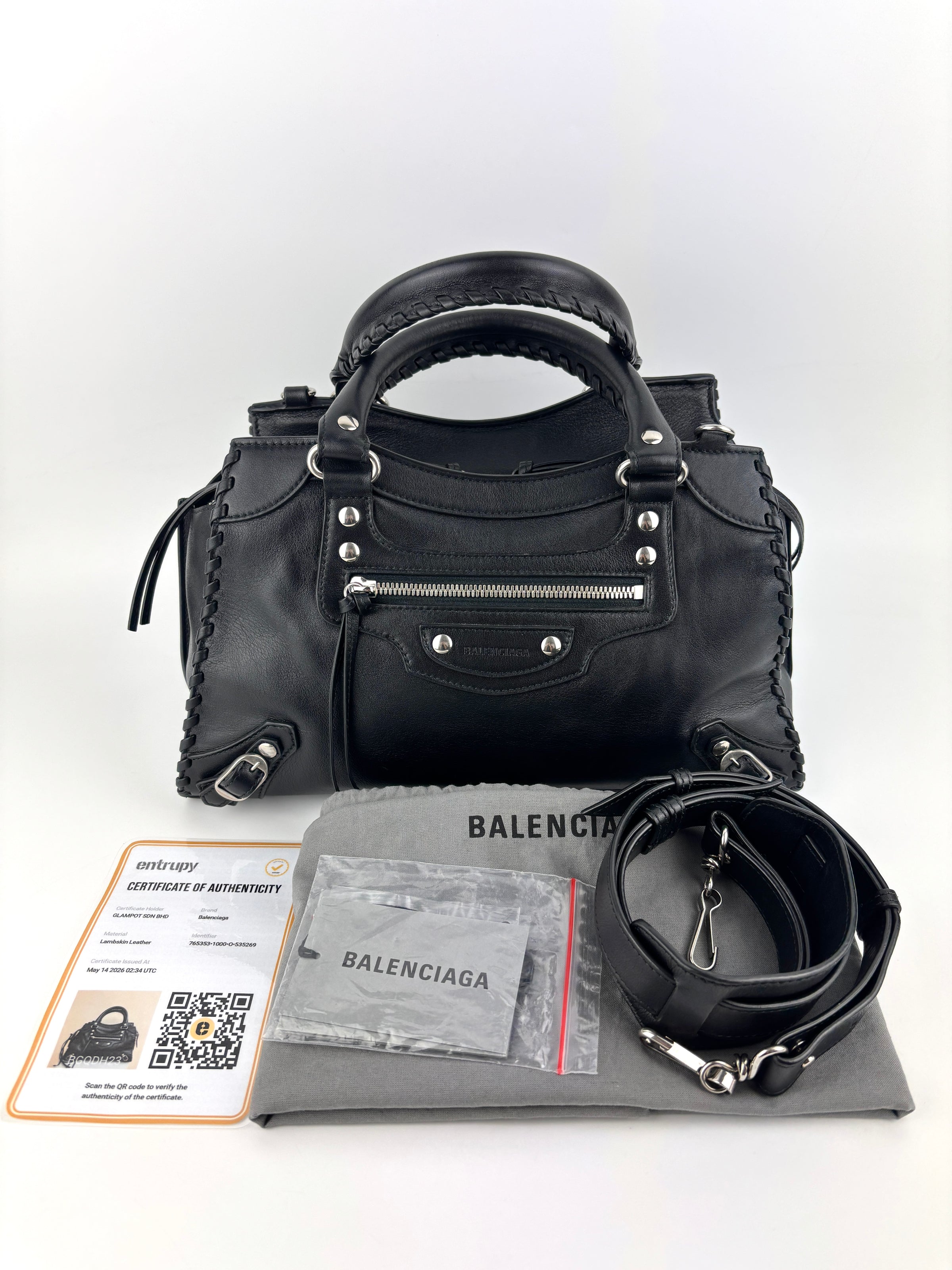 765353 Neo Classic City Small Black