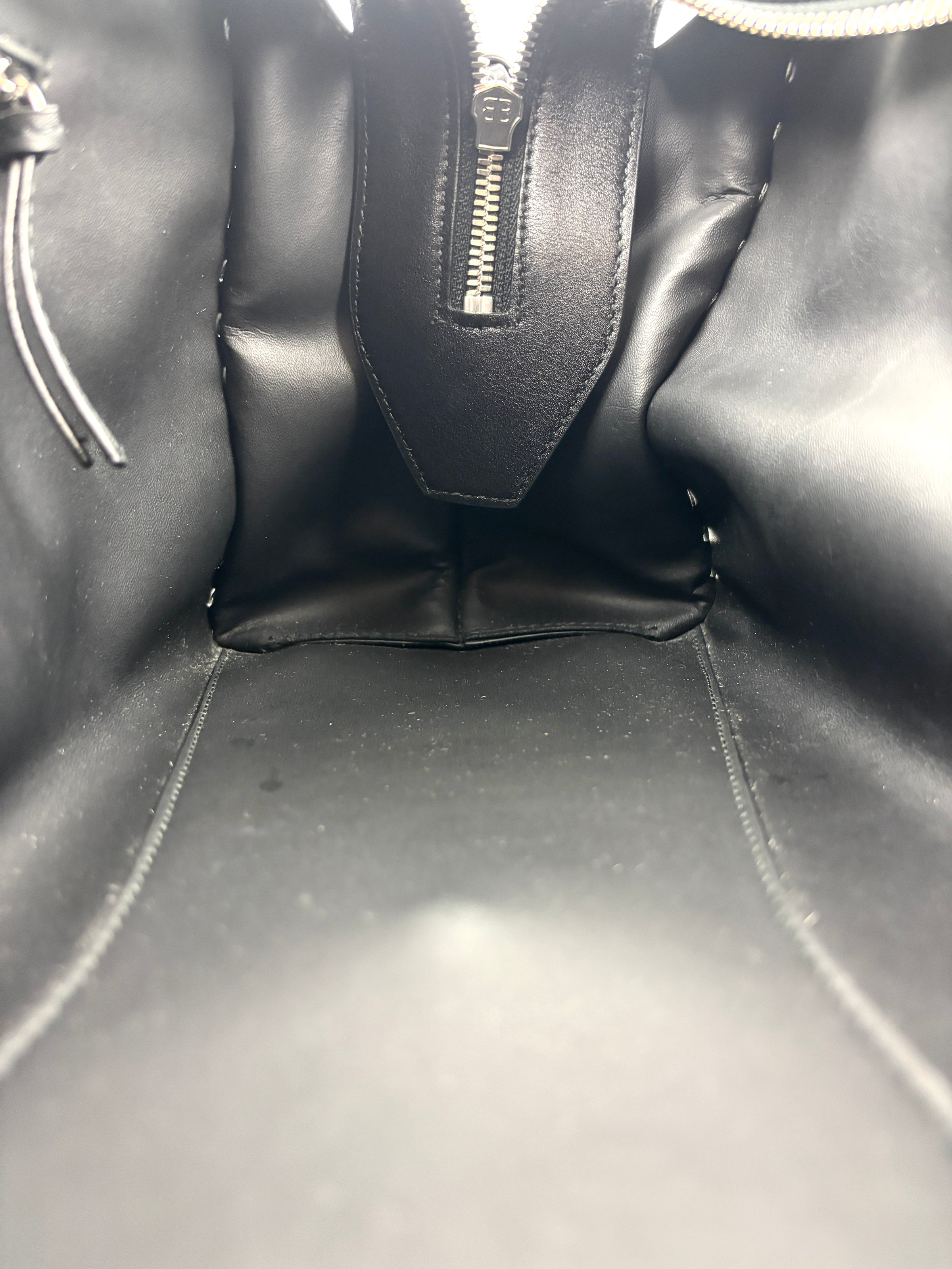 765353 Neo Classic City Small Black