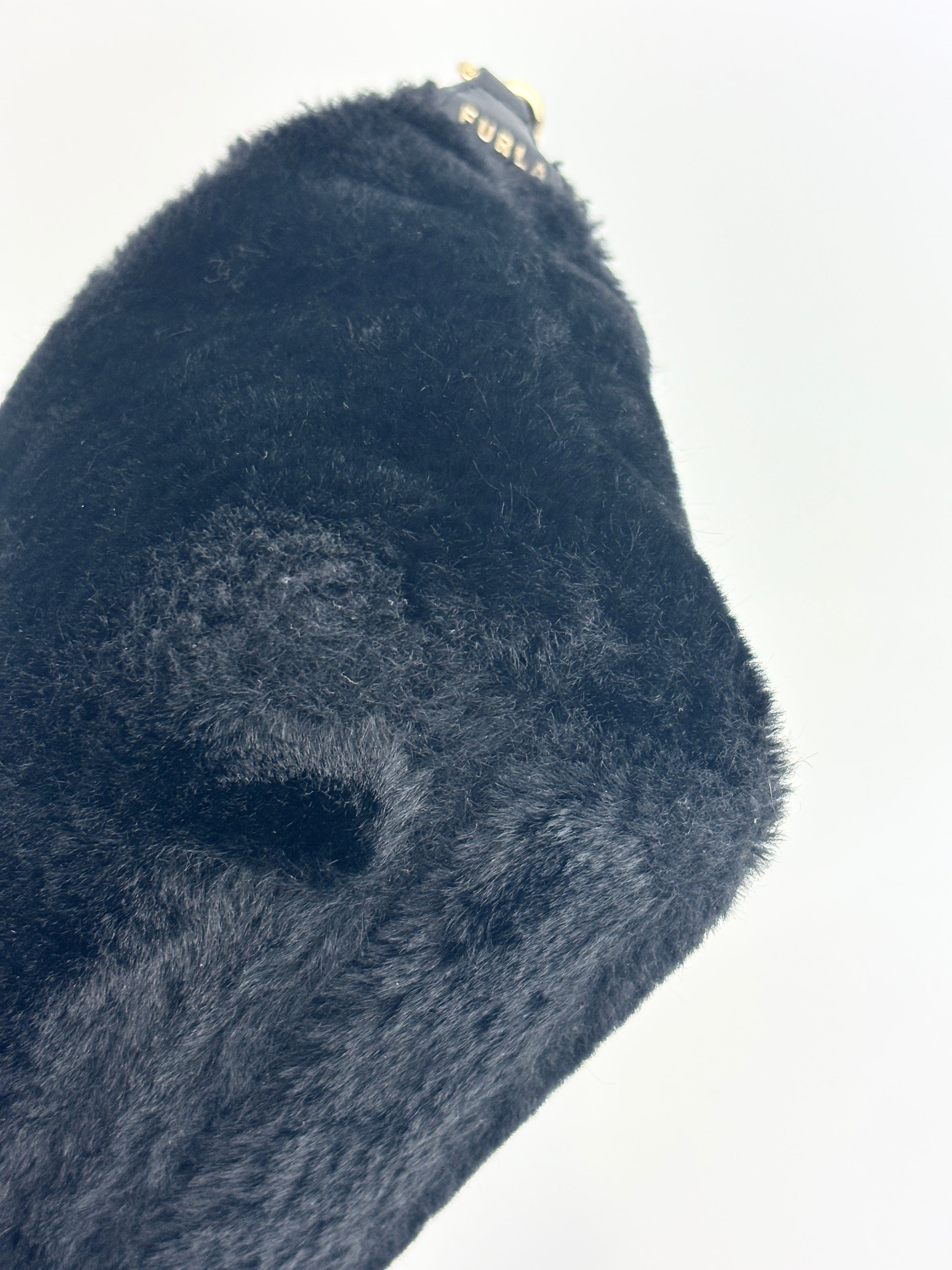 Teia Black Faux Fur Crossbody Bag - Glampot