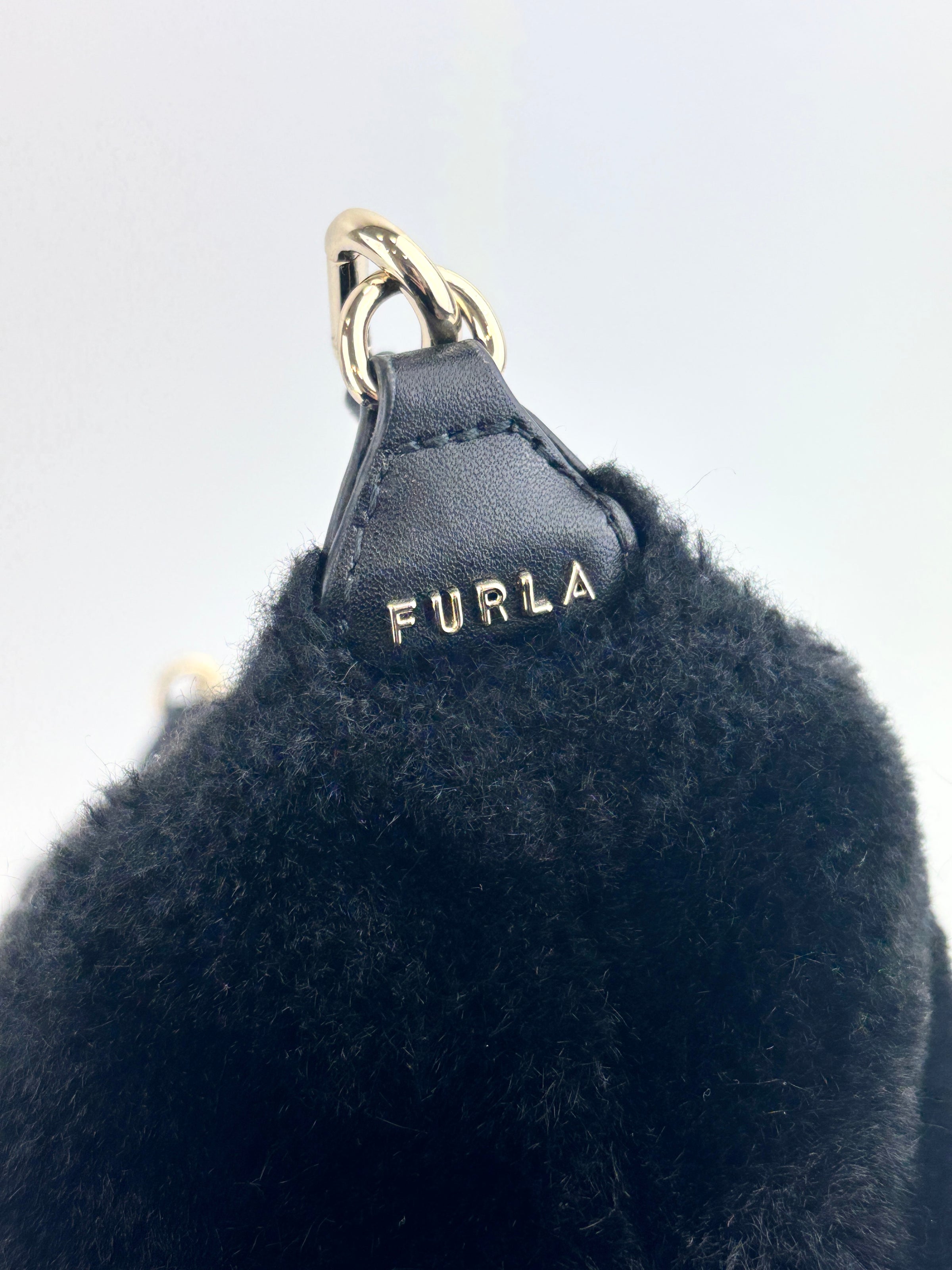 Teia Black Faux Fur Crossbody Bag - Glampot