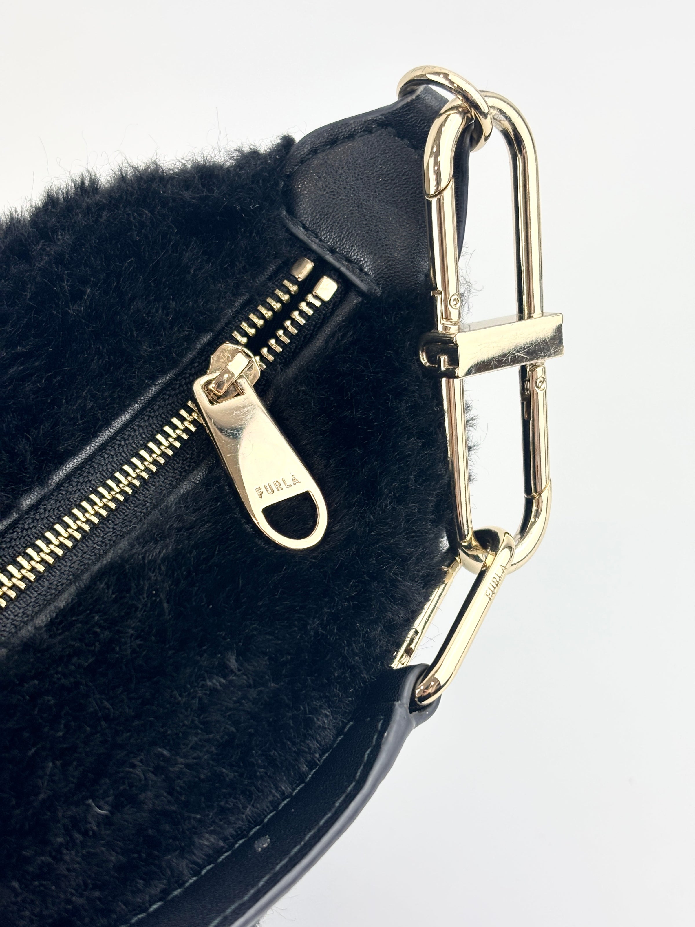 Teia Black Faux Fur Crossbody Bag - Glampot