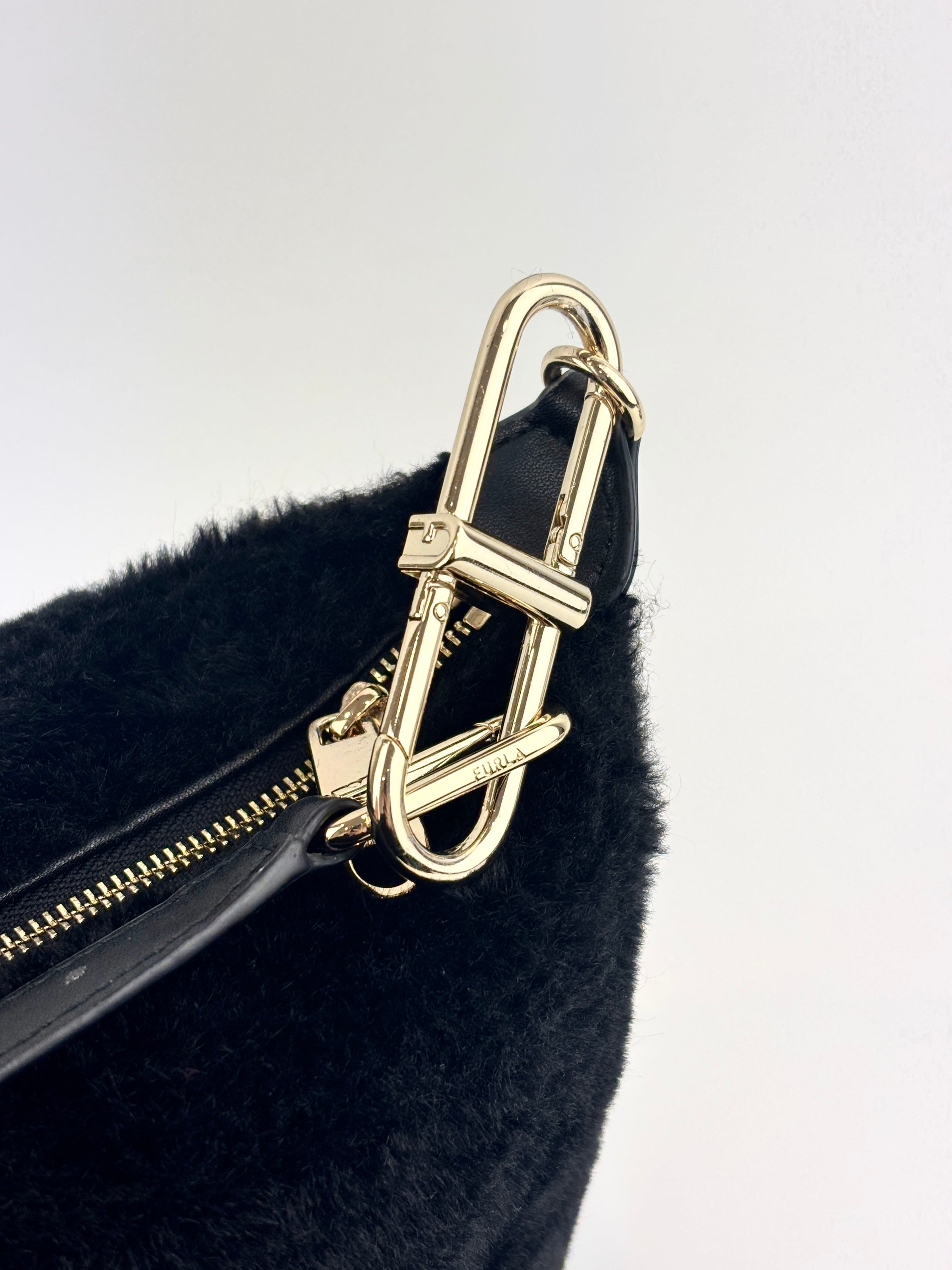 Teia Black Faux Fur Crossbody Bag - Glampot