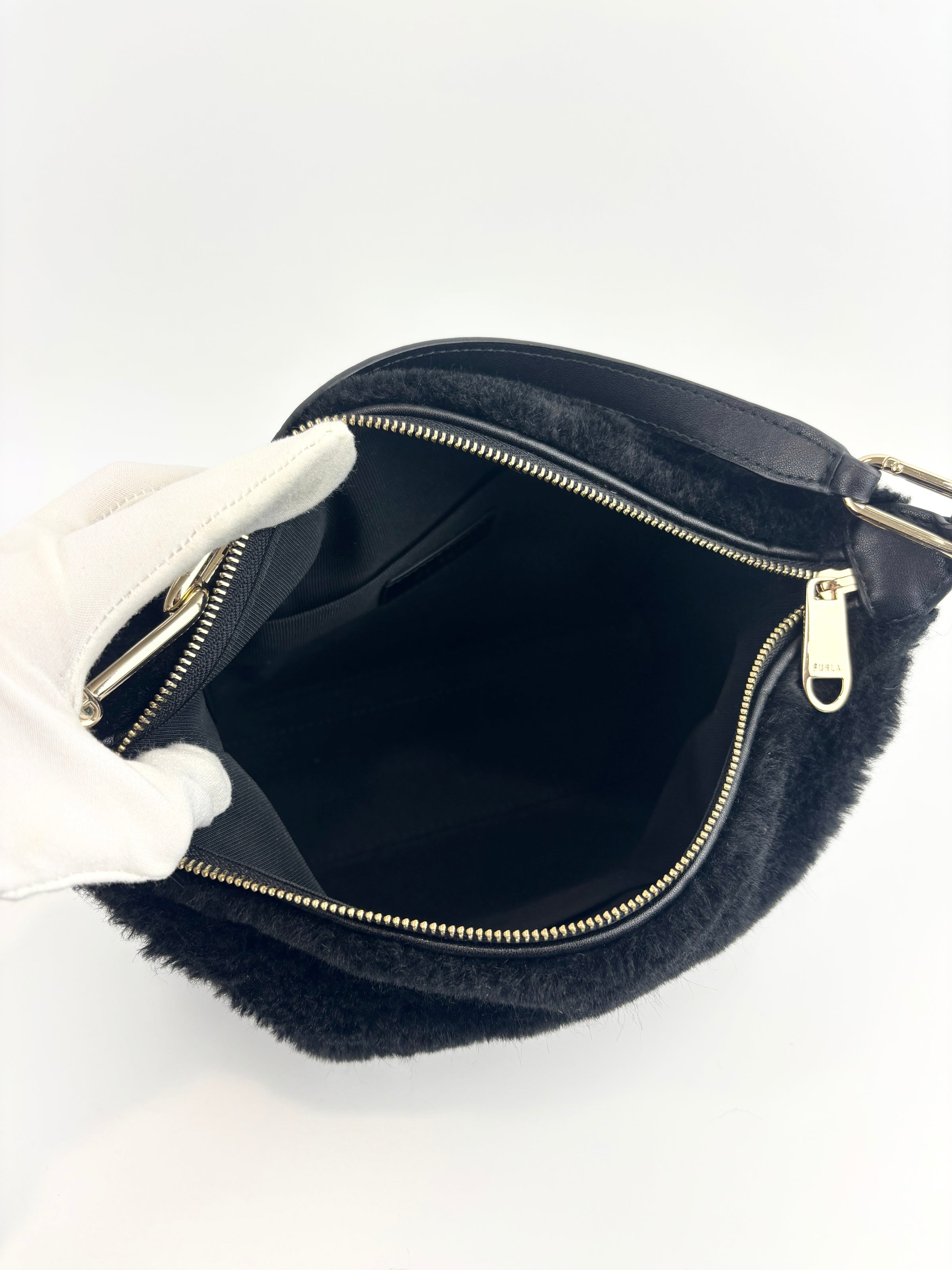 Teia Black Faux Fur Crossbody Bag - Glampot