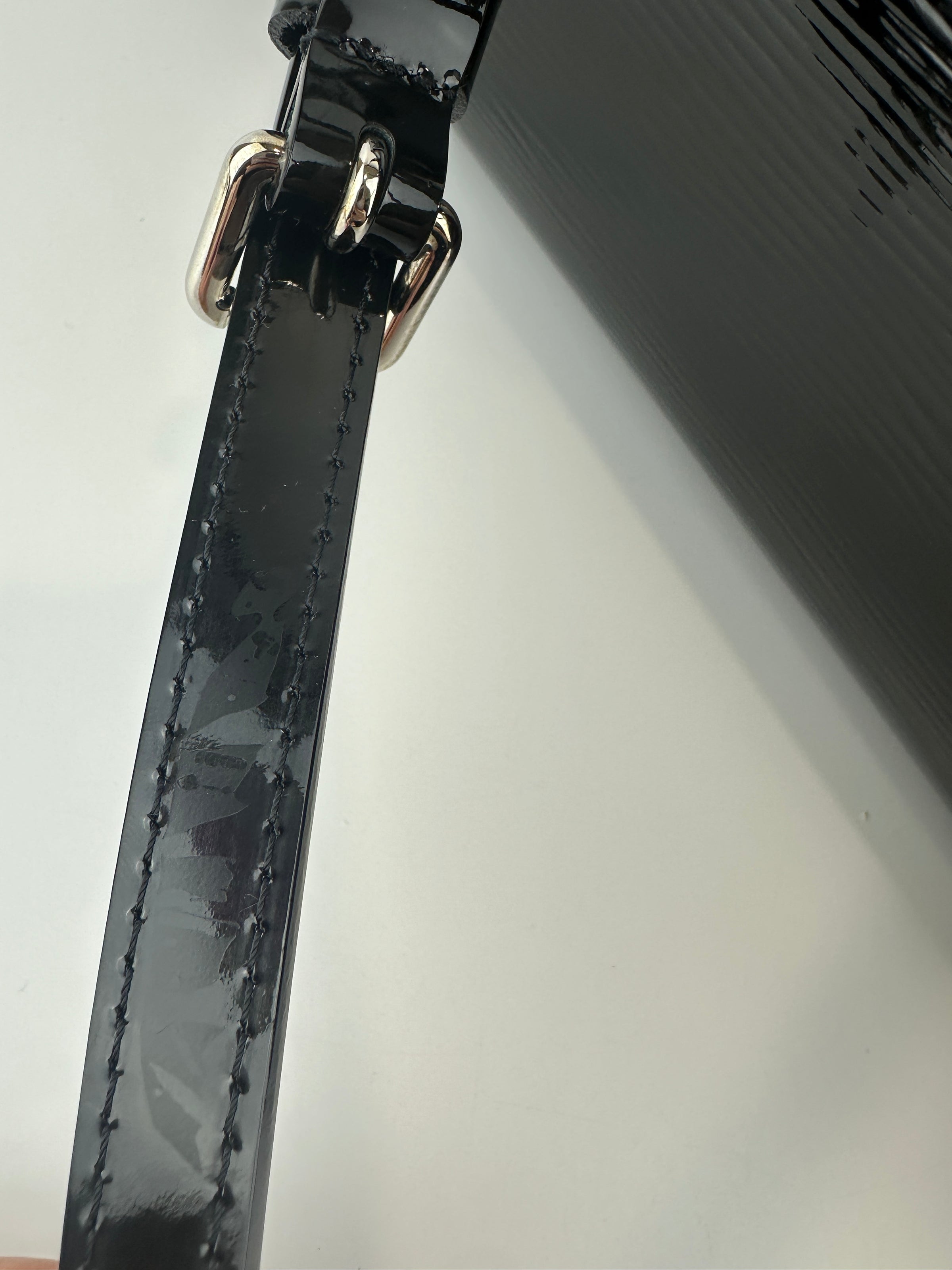 M40328 Brea MM Black Electric Epi Leather