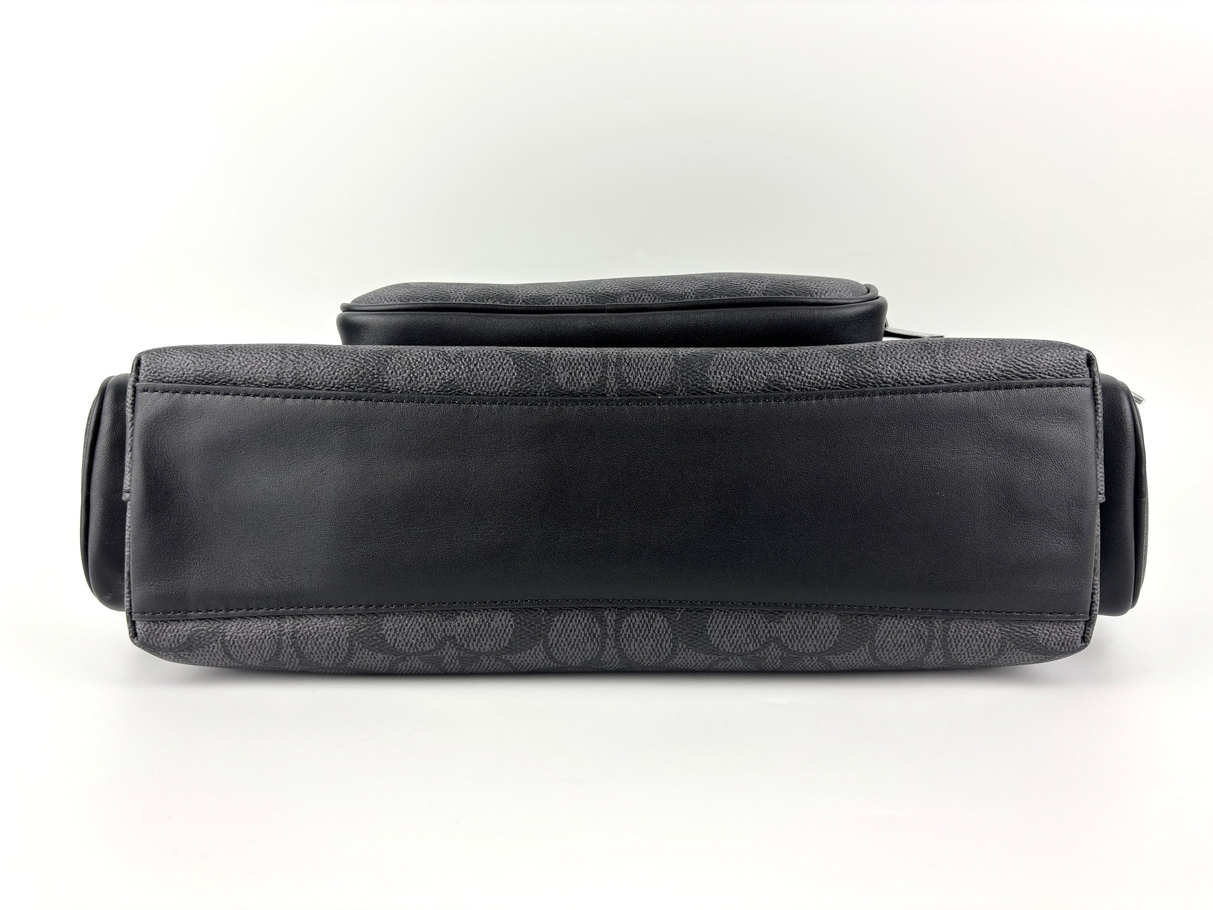 CCG18 Finn Crossbody Bag With Pockets In Signature Canvas Black
