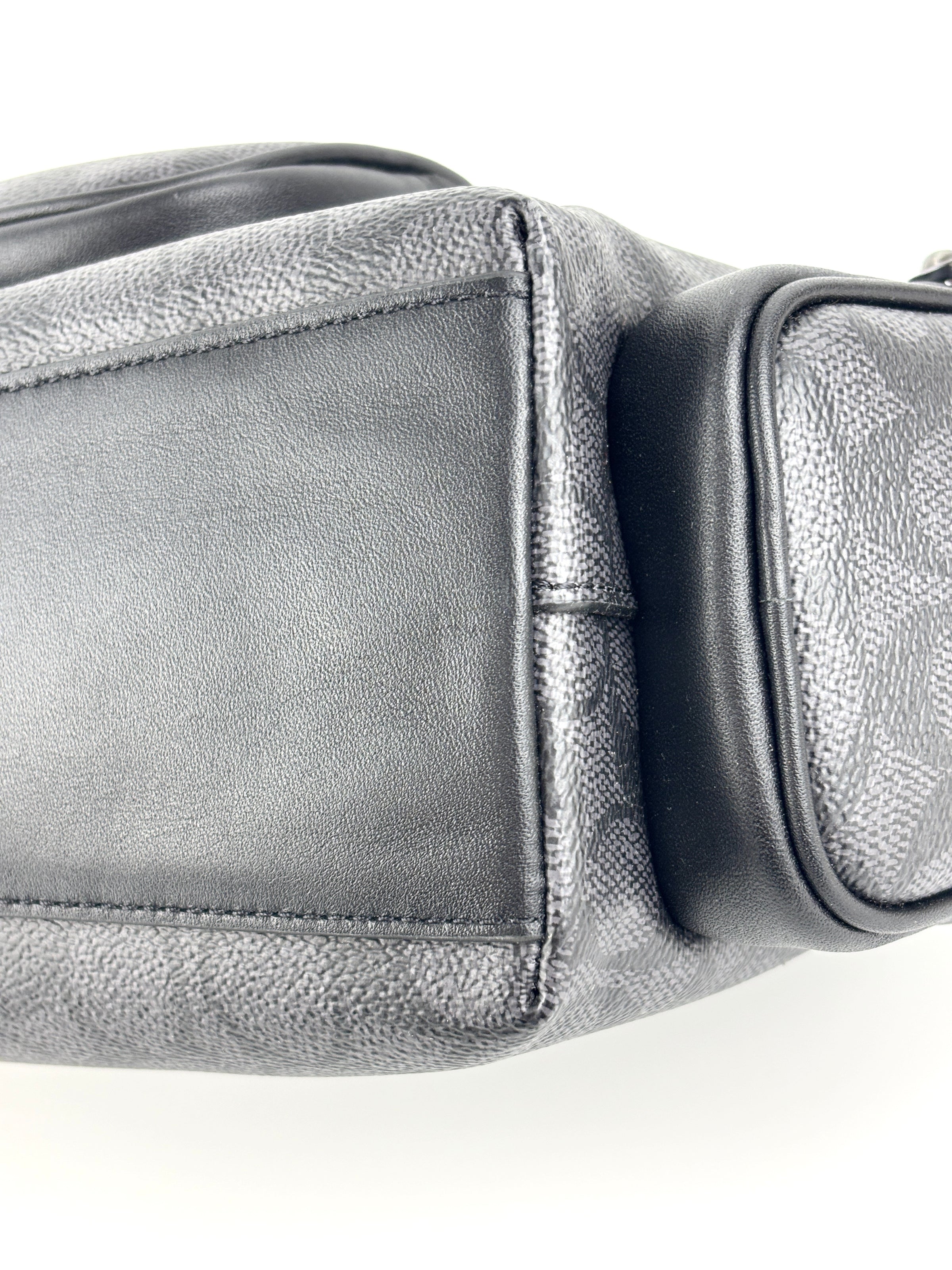 CCG18 Finn Crossbody Bag With Pockets In Signature Canvas Black