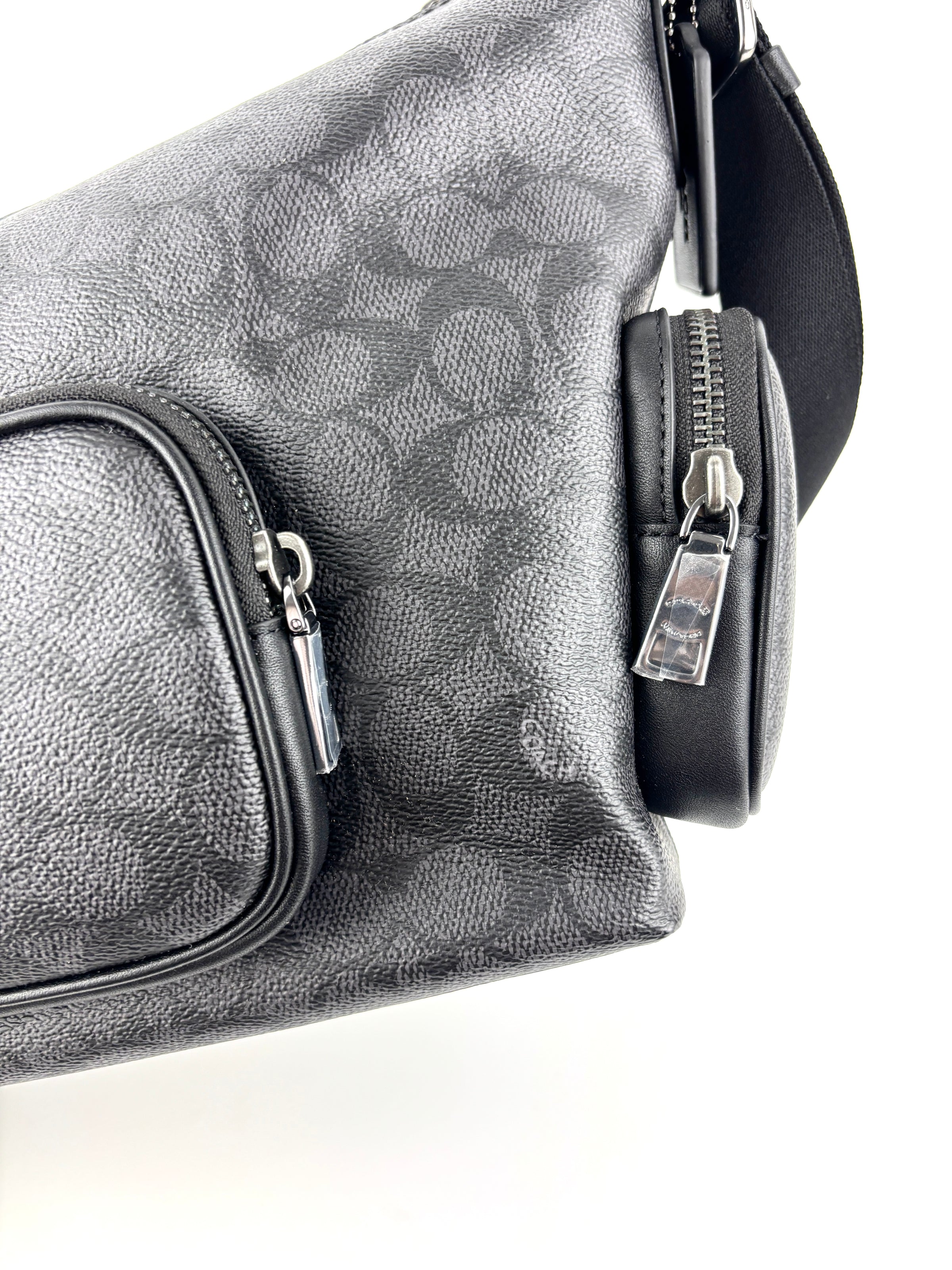 CCG18 Finn Crossbody Bag With Pockets In Signature Canvas Black