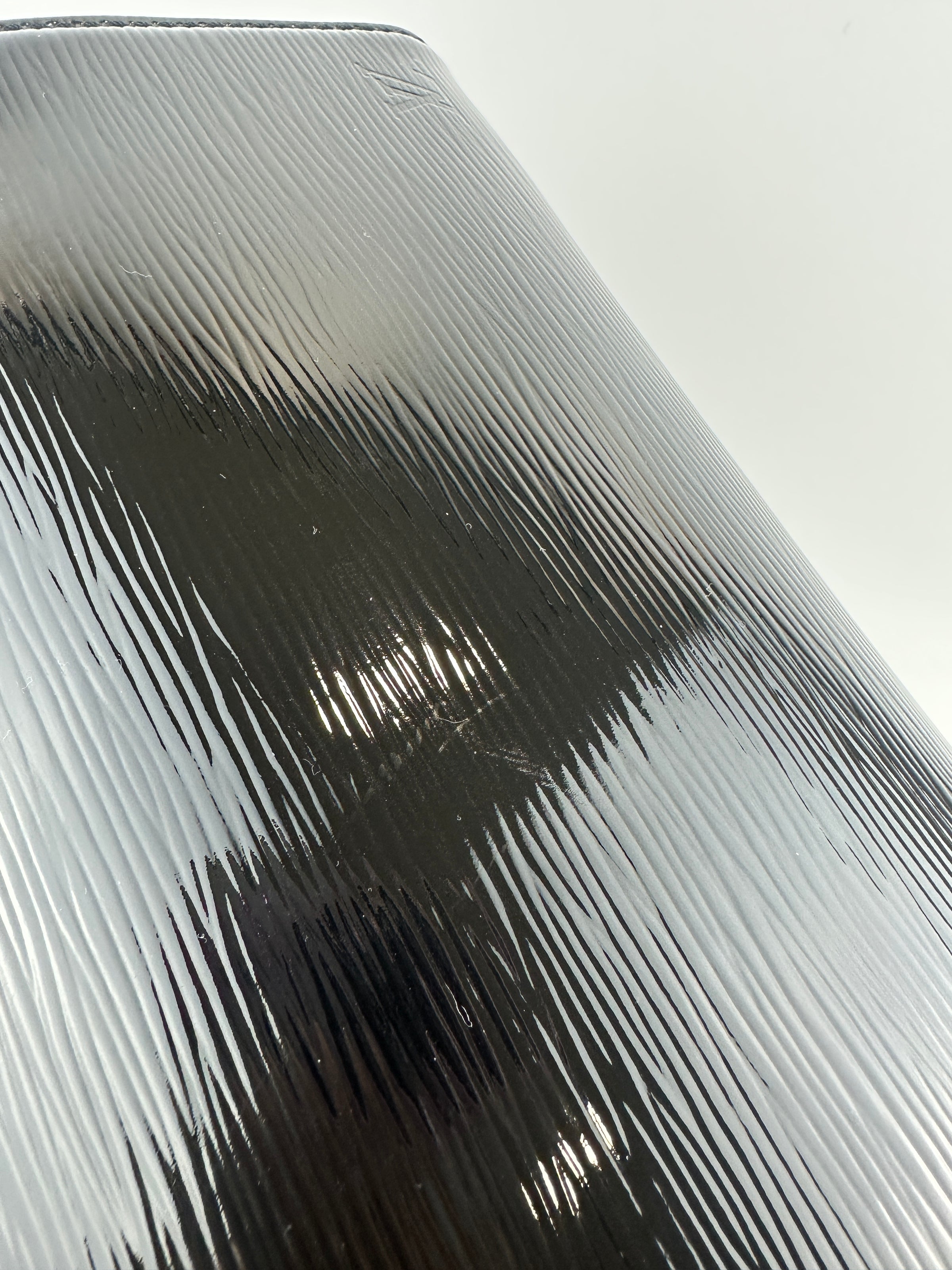 M40328 Brea MM Black Electric Epi Leather